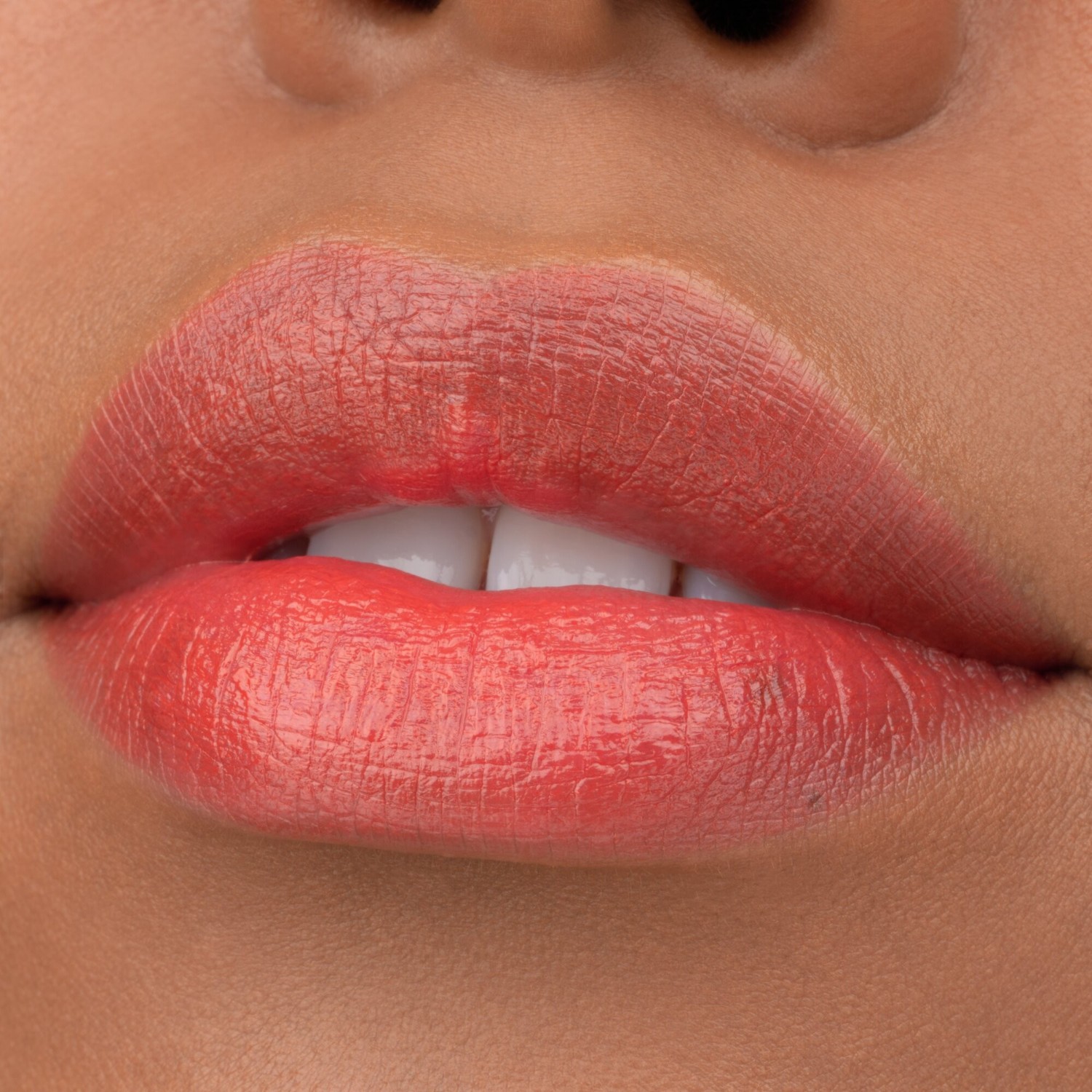 Essence TINTED kiss hydrating
