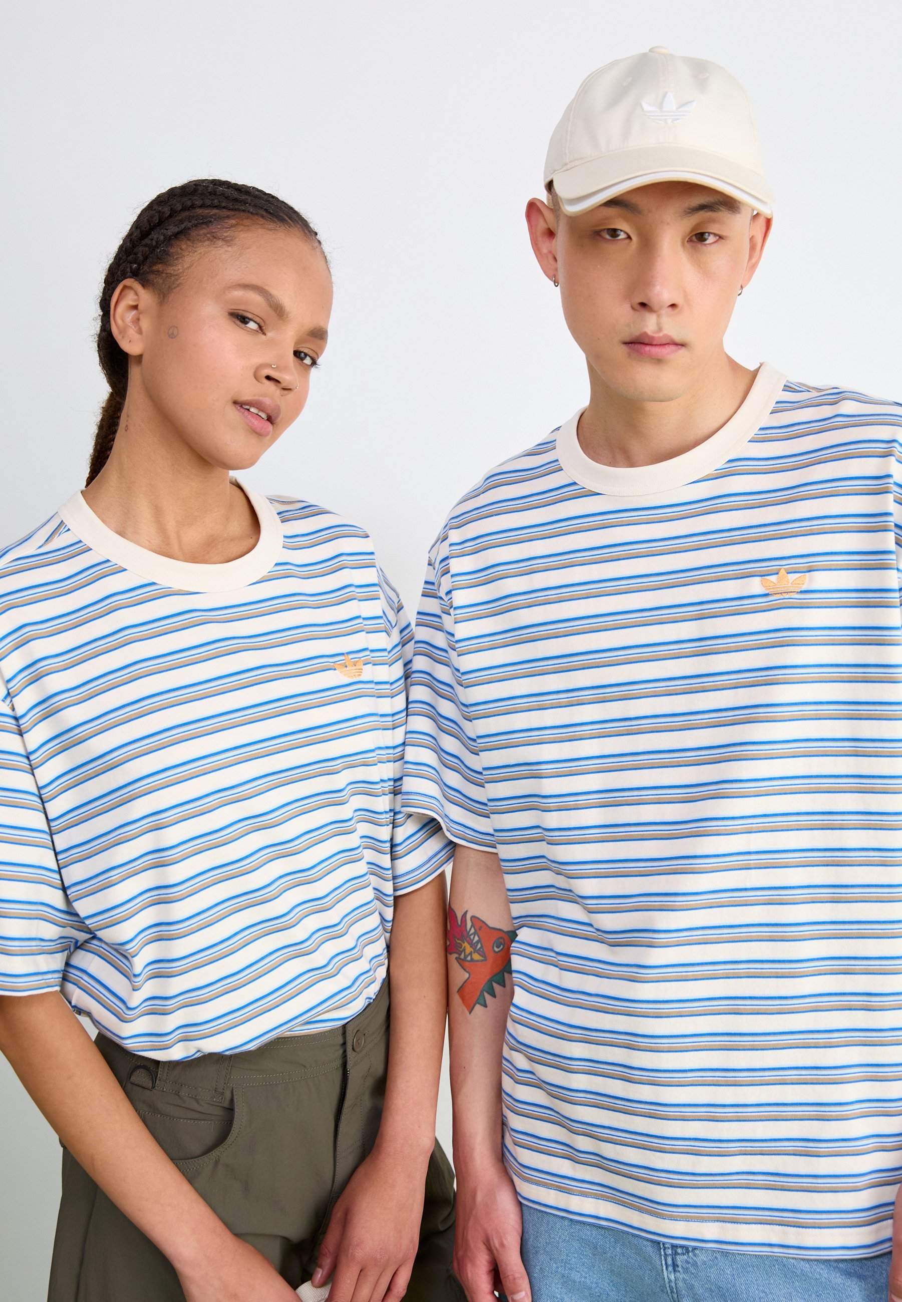 adidas Originals STRIPE TEE UNISEX - Printitud T-särk - mitmevärviline/valge kargo/udune oranž