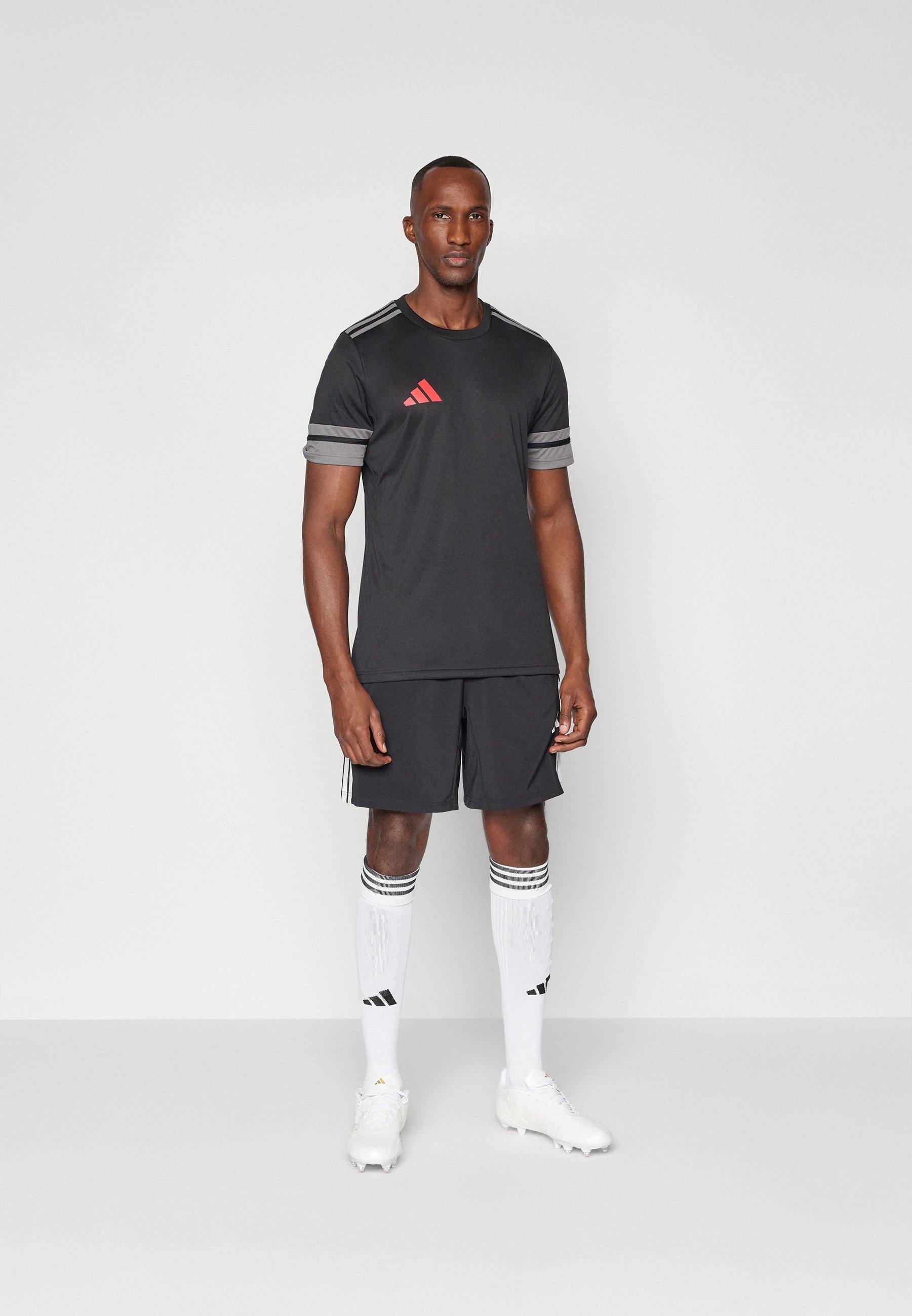 adidas Performance SQUADRA25 JERSEY MET KORTE MOUWEN - Sport T-shirt - zwart/teamgrijs/puur robijnrood