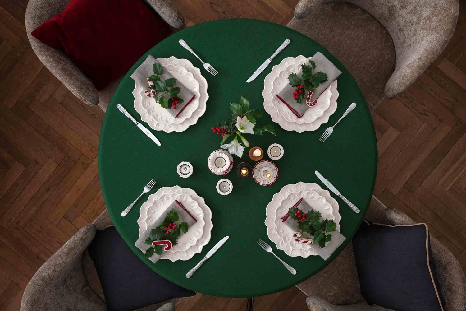 Villeroy & Boch 8 daļu Toy's Delight Royal Classic galda piederumu komplekts.