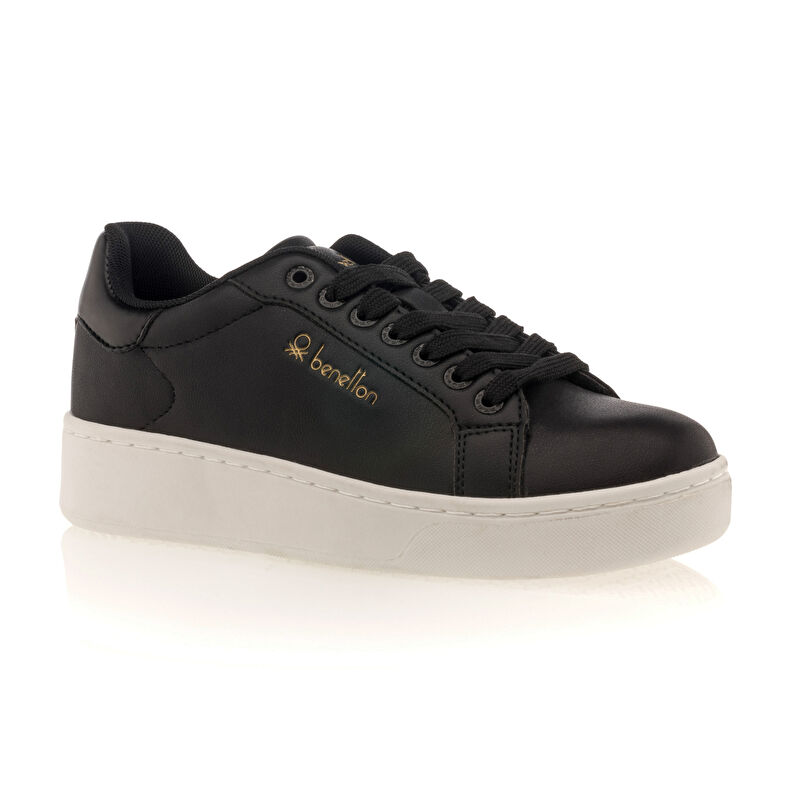 Zapatillas deportivas para mujer en color negro.