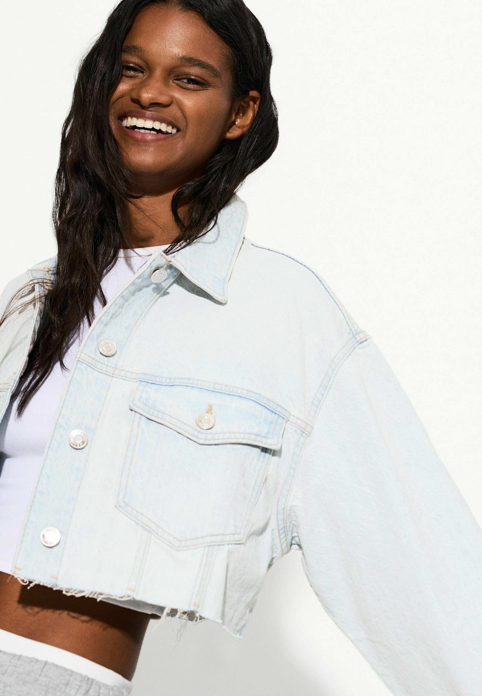 Bershka CROPPED - Giacca di jeans - azzurro
