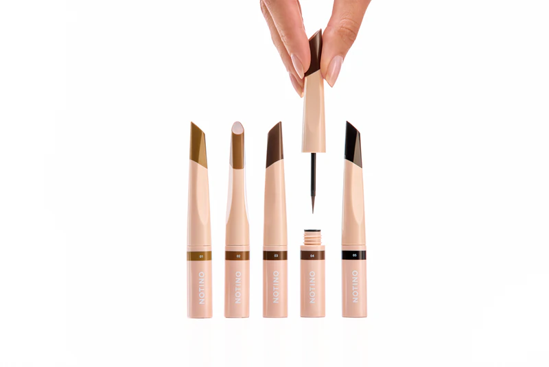 Notino Serum-Infused Lifeproof Eyebrow Liner, lápis de sobrancelha com sérum líquido.
