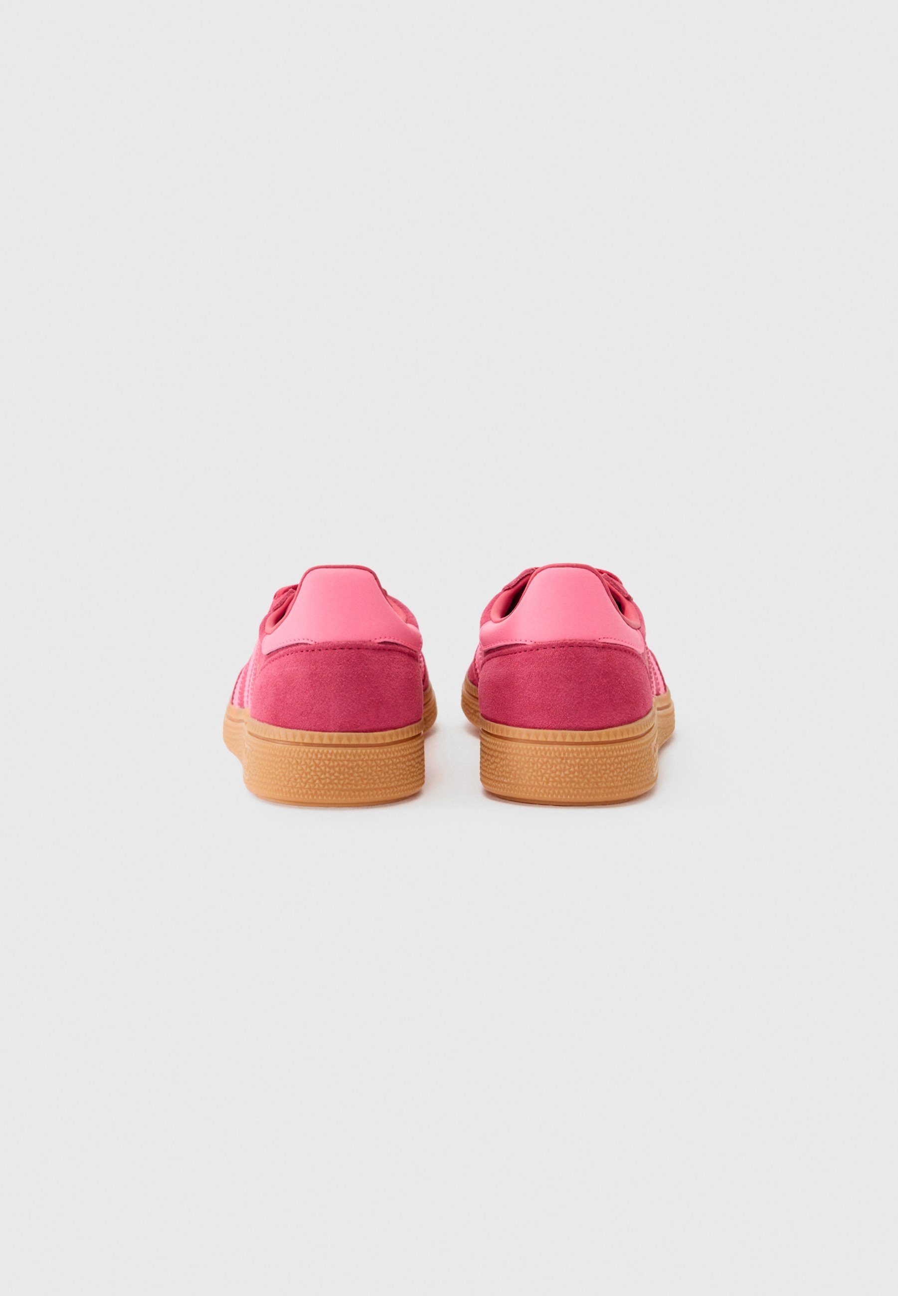 adidas Originals HANDBALL SPEZIAL UNISEX - Sneakers laag - ruby red/lucid pink/gum
