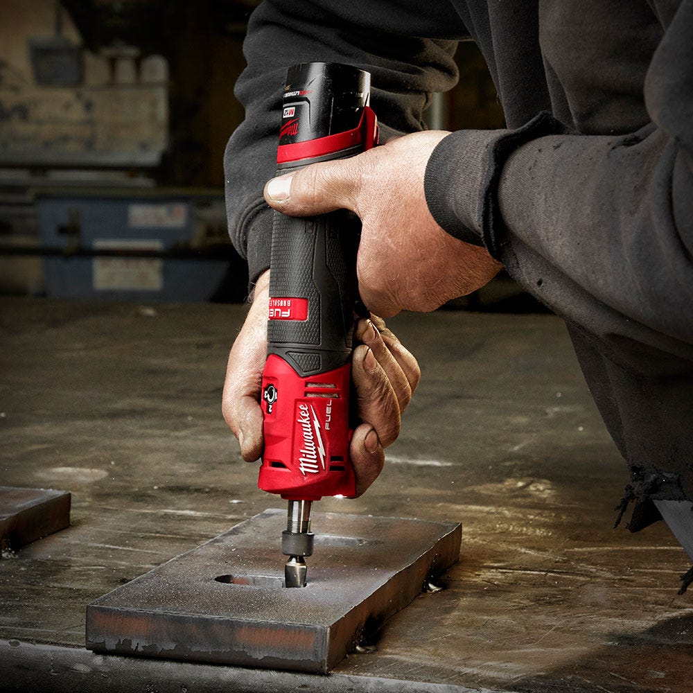 MILWAUKEE 12V FUEL™ 6 mm-es egyenes sarokcsiszoló M12FDGS-0