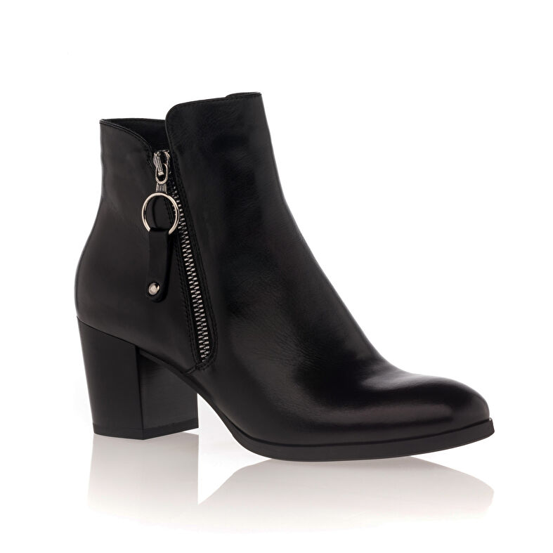 Schwarze Damenstiefel / Stiefeletten