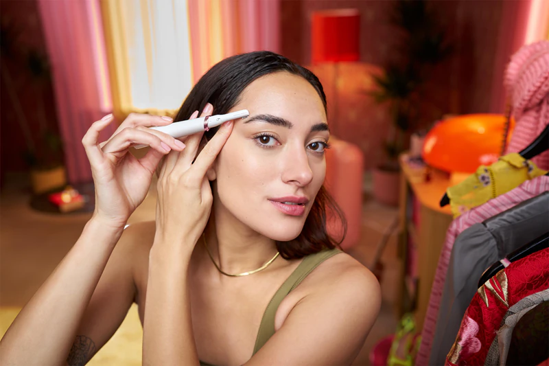 Philips Lumea IPL 7000 BRI921/00 IPL epilátor na telo, tvár, oblasť bikín a podpazušie + detailný zastrihávač