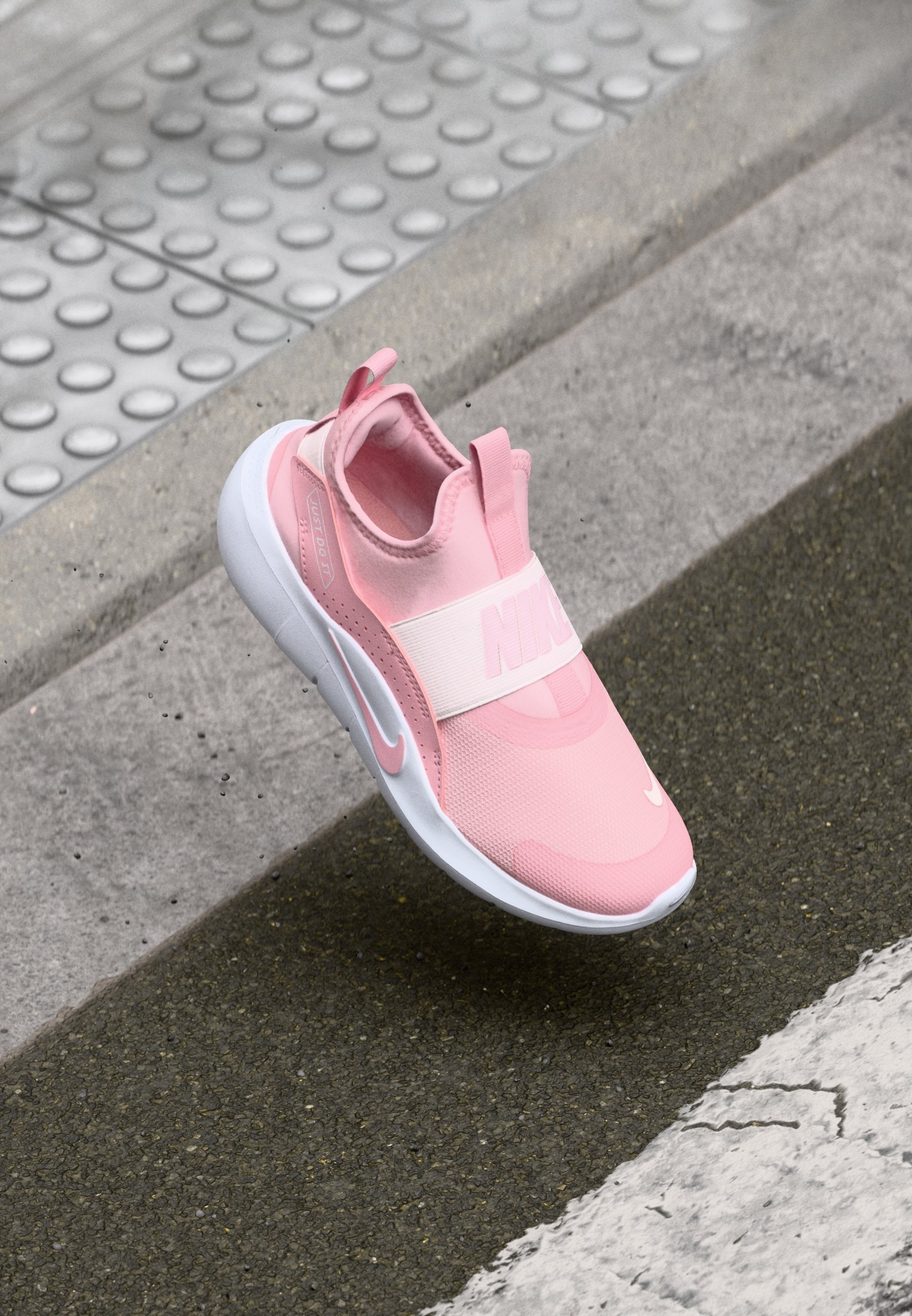 Nike Performance FLEX RUNNER 4 UNISEX - Hardloopschoenen voor op de weg - medium zachtroze/roze schuim/wit