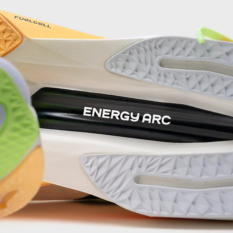 FuelCell SuperComp Elite v4 Damenschuhe – Weiß mit gebleichtem Limettengrün und leuchtendem Mango