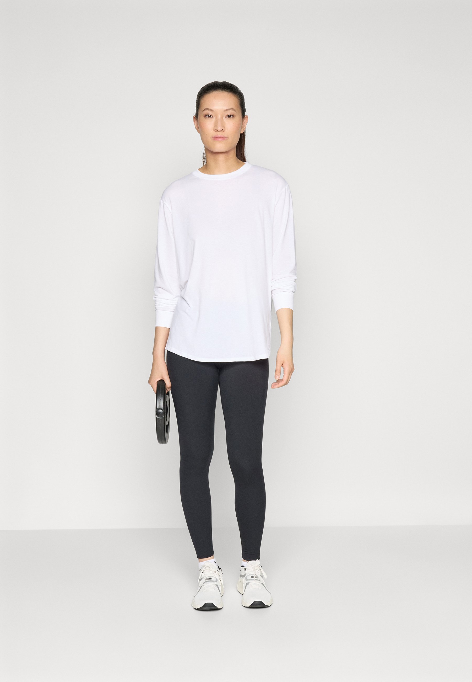 Nike Performance ONE RELAXED – Langarmshirt – Weiß