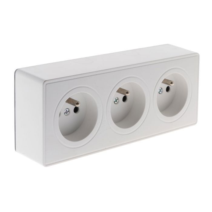 Vulco - Zenitech 2P+E 16A Enchufe triple de montaje en superficie blanco