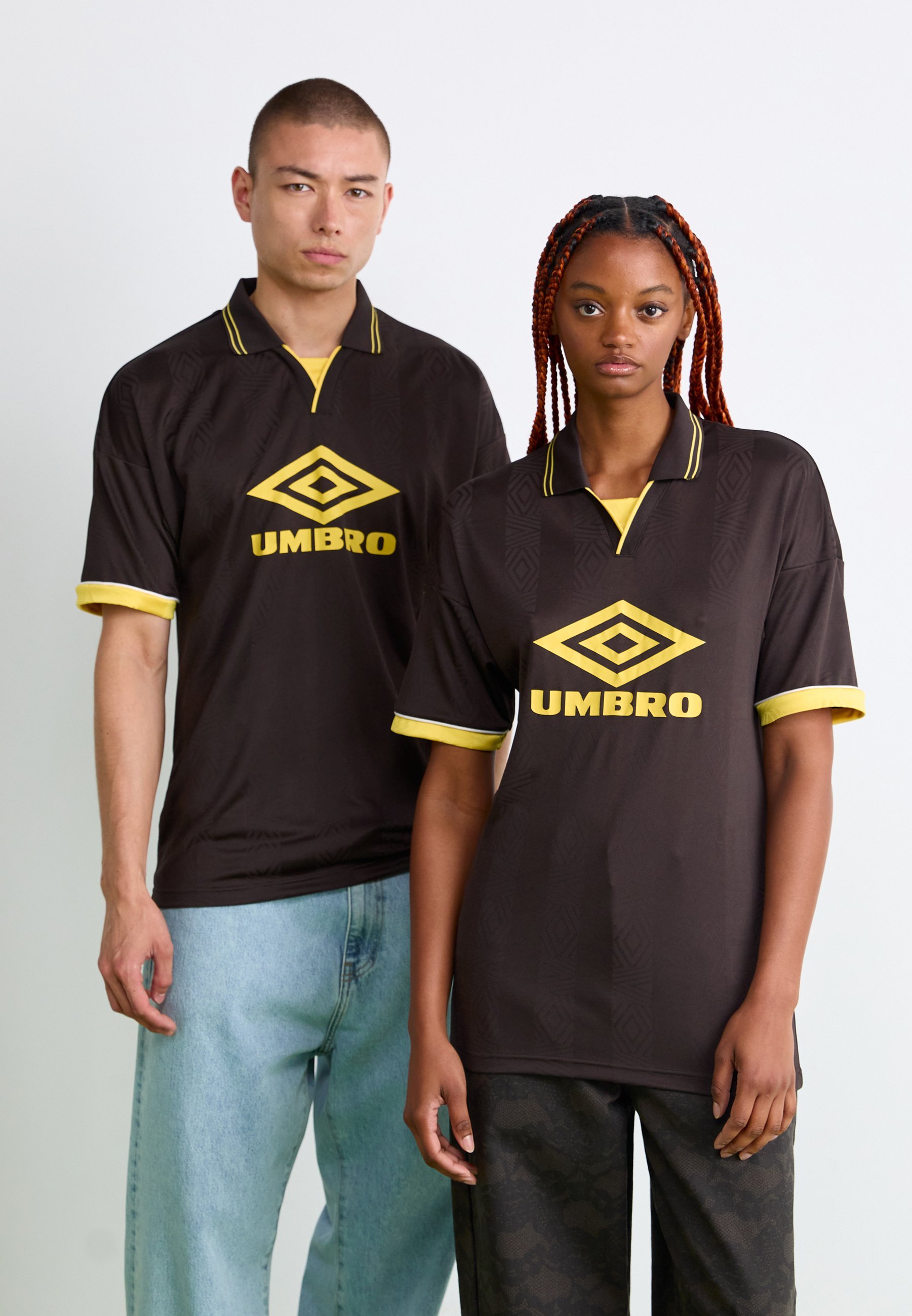 Polo Umbro BOXY FOOTBALL UNISEX - ganache/color oro crema/bianco brillante
