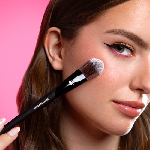 Nevyhnutný štetec na podkladovú bázu 152 Štetce na podkladovú bázu, tvár a make-up