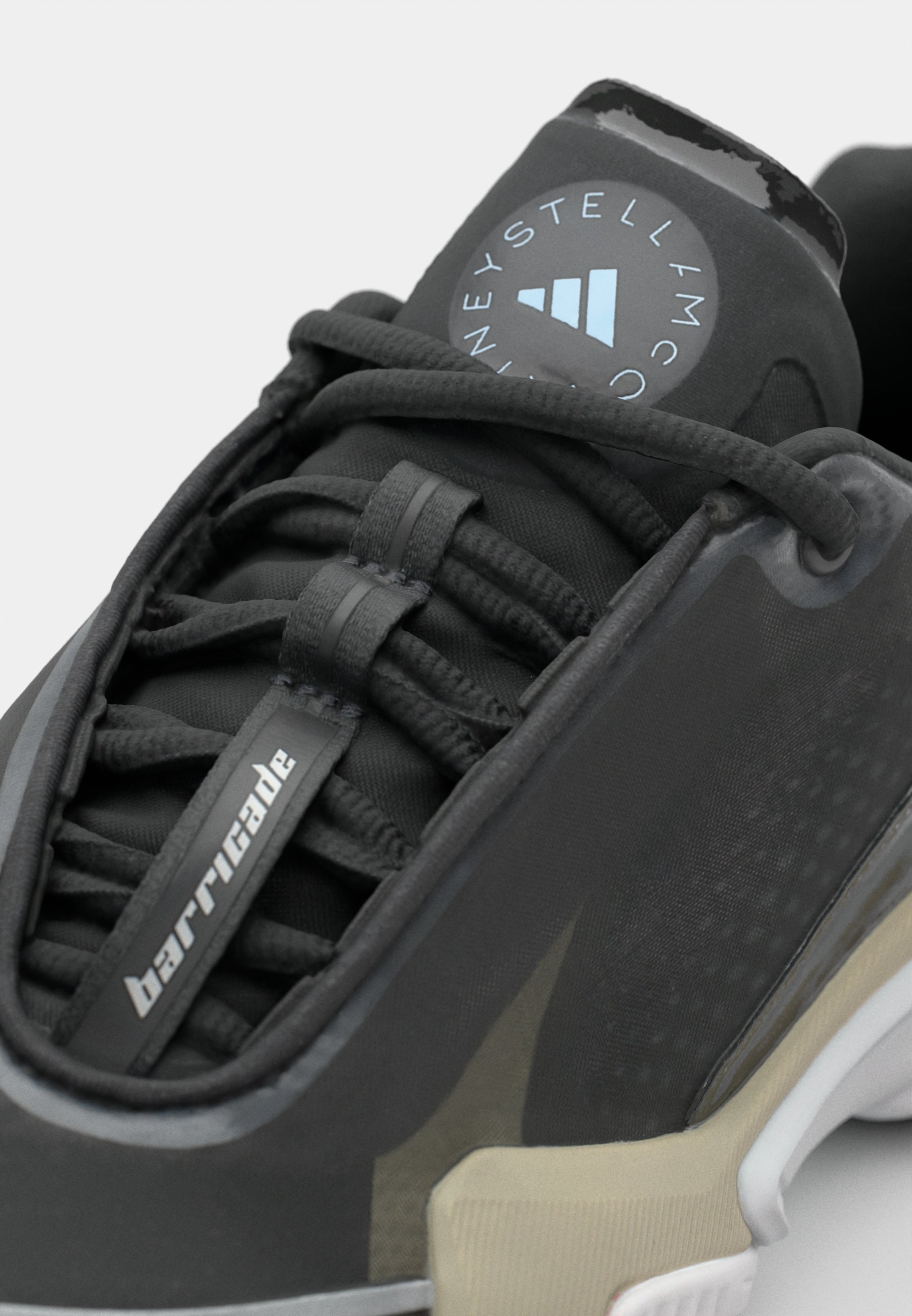 adidas Performance ASMC BARRICADE – Multicourt-Tennisschuhe – Core Black/Silber Metallic/Mandelmilch