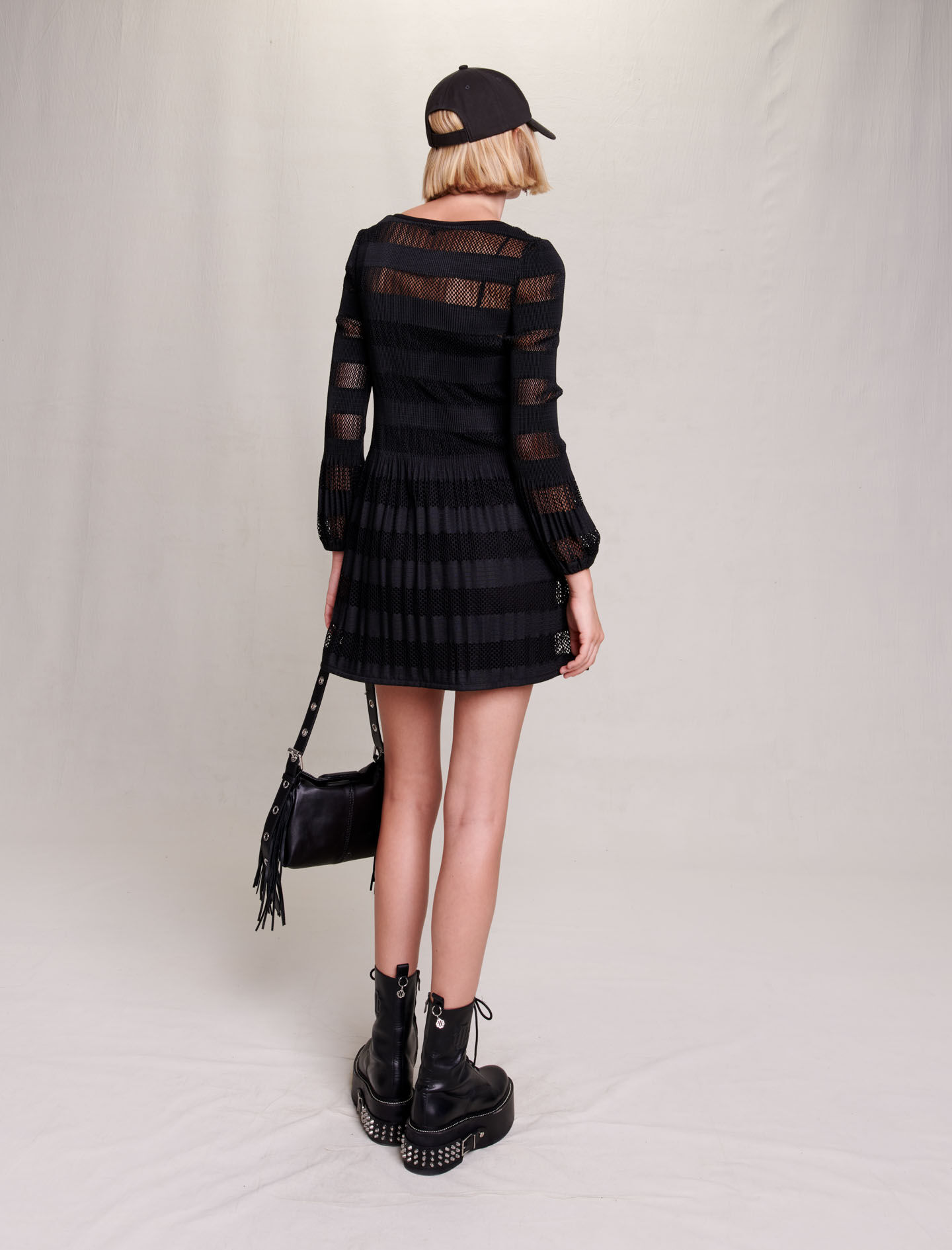 Rochie scurtă din tricot ajurat - Negru