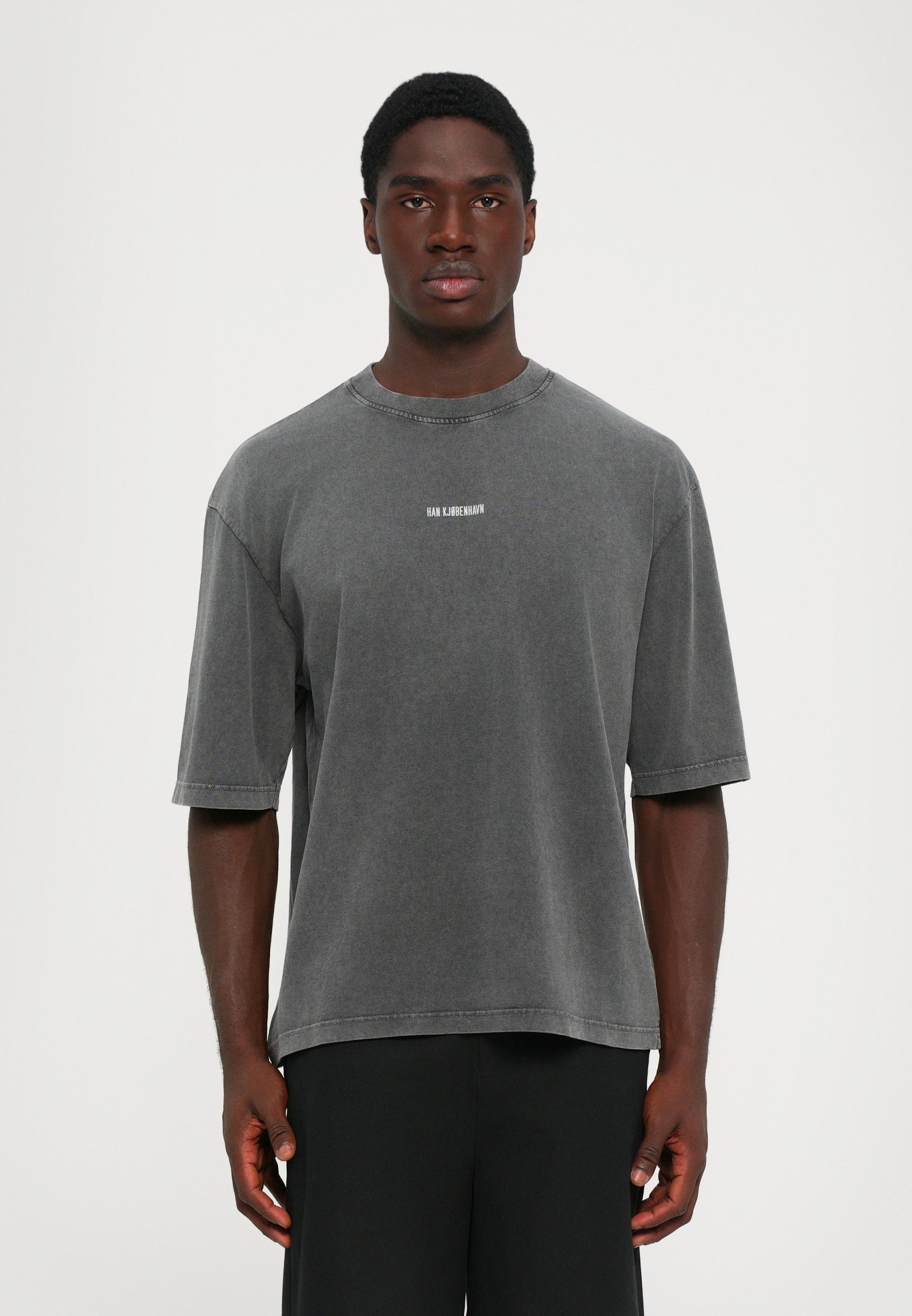 T-shirt oversize con stampa grafica di Han Kjøbenhavn - grigio scuro