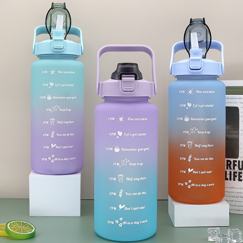 2-Liter-Wasserflasche, hitzebeständig, mit Strohhalm, Zeitanzeige, mattiert, ideal für Outdoor-Sportarten, Studenten und Paare.