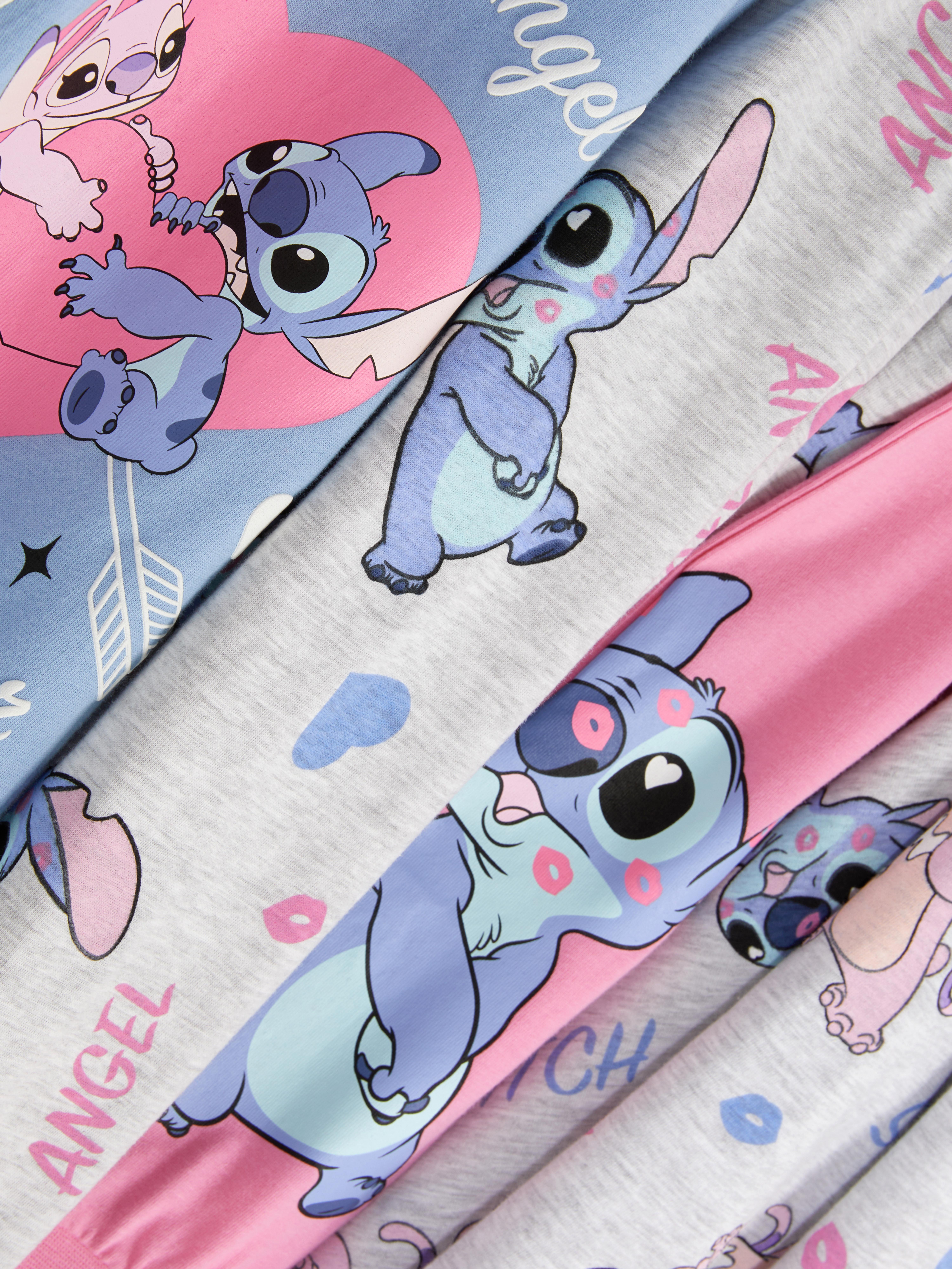 Pijamale Disney cu imprimeu Stitch, set de 2. Două pijamale lungi Disney cu modele unice de personaje.