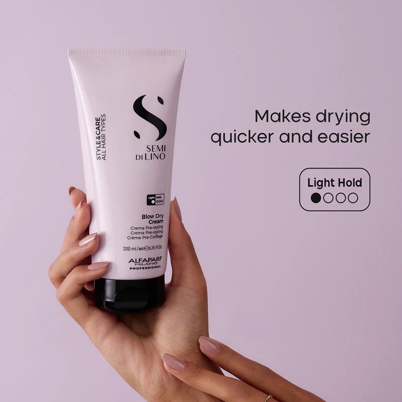 „Alfaparf Milano Semi di Lino Style&Care Blow Dry Cream“ apsauginis kremas, pagreitinantis plaukų džiūvimą, skirtas visų tipų plaukams.