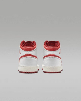 Air Jordan 1 Mid SE Older Kids' Shoes