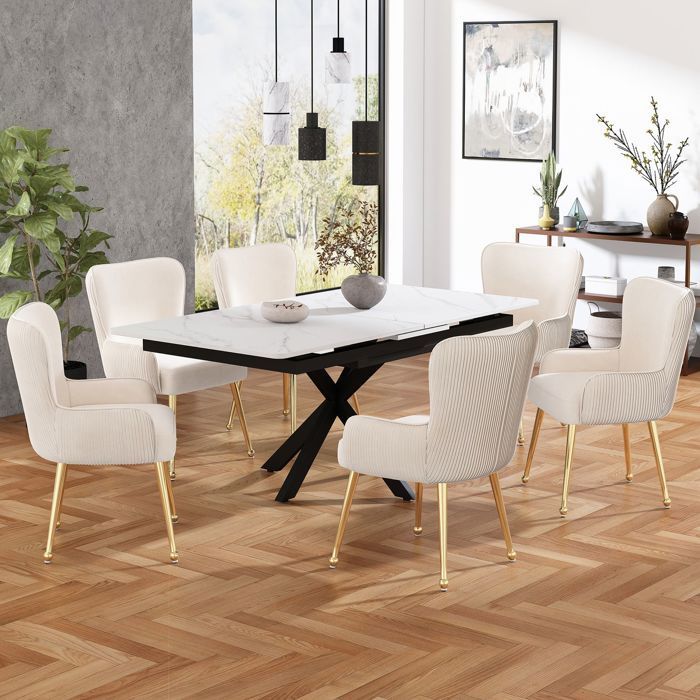 Set di 4 sedie da pranzo, rivestimento in velluto beige, schienale ergonomico, struttura in metallo dorato, supporto lombare.