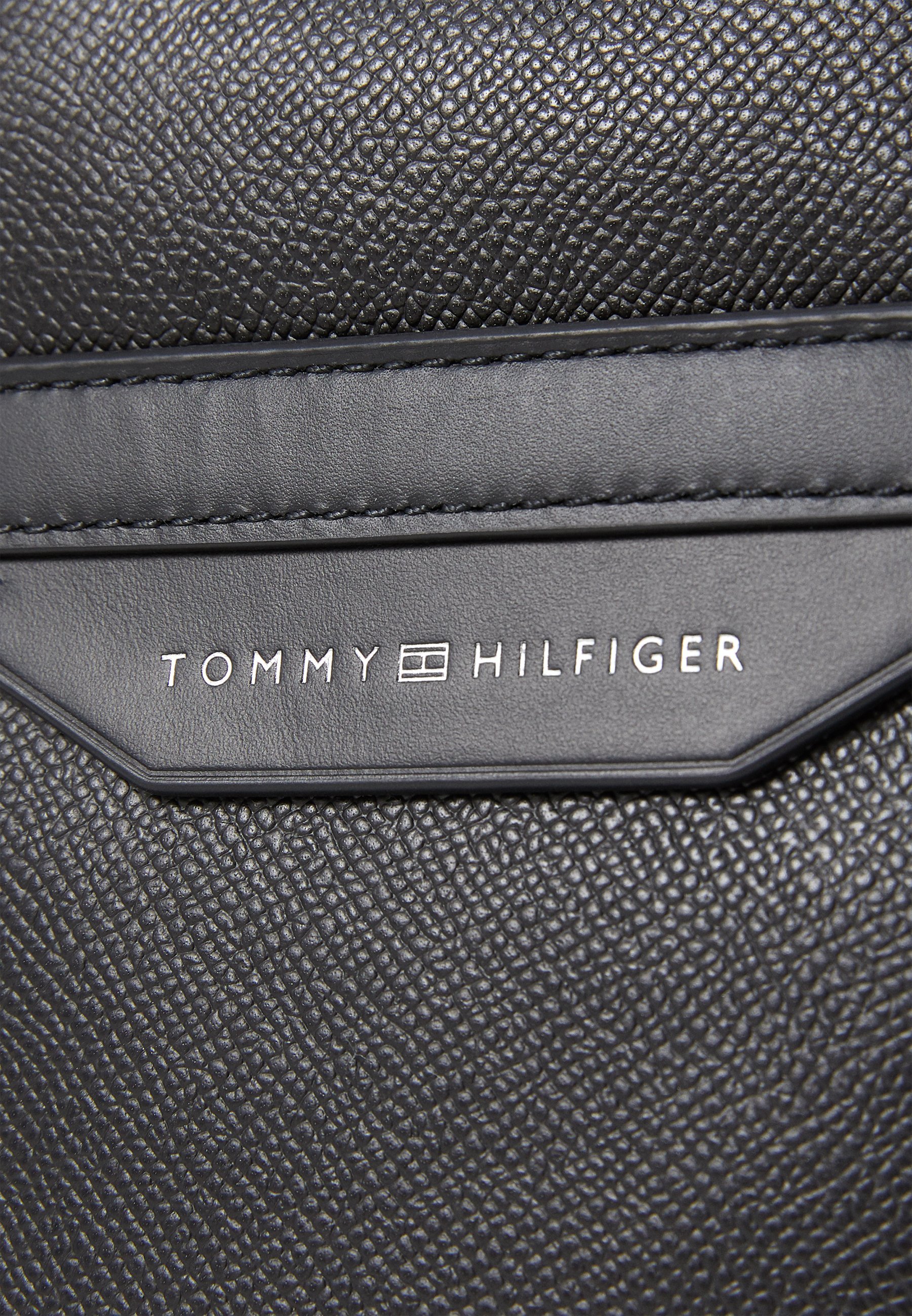 Bolsa transversal Tommy Hilfiger BUS MINI REPORTER - preta