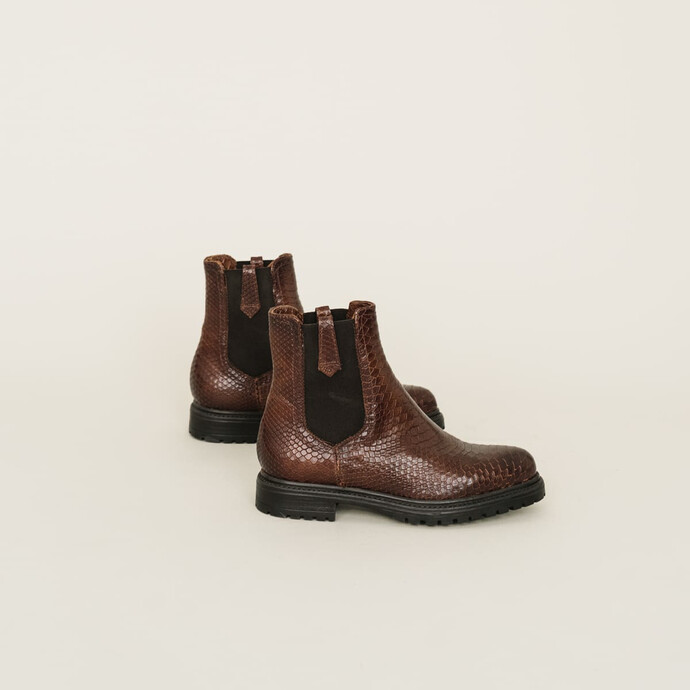 Bottines plates  en reptile cognac
