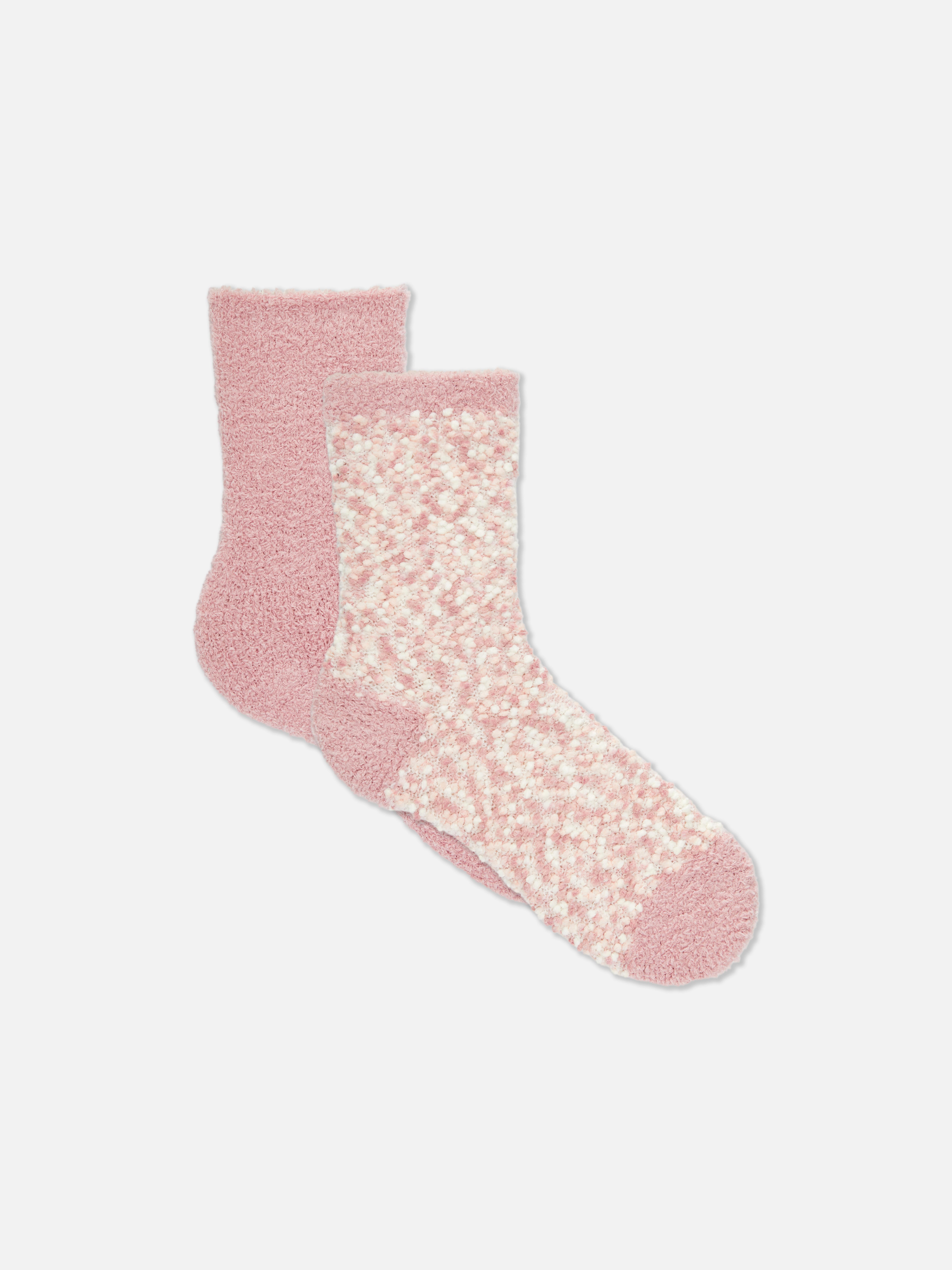 Warme, gemusterte Socken, 2 Paar. Diese flauschigen Socken reichen bis zur Mitte der Wade und sind perfekt zum Entspannen zu Hause.