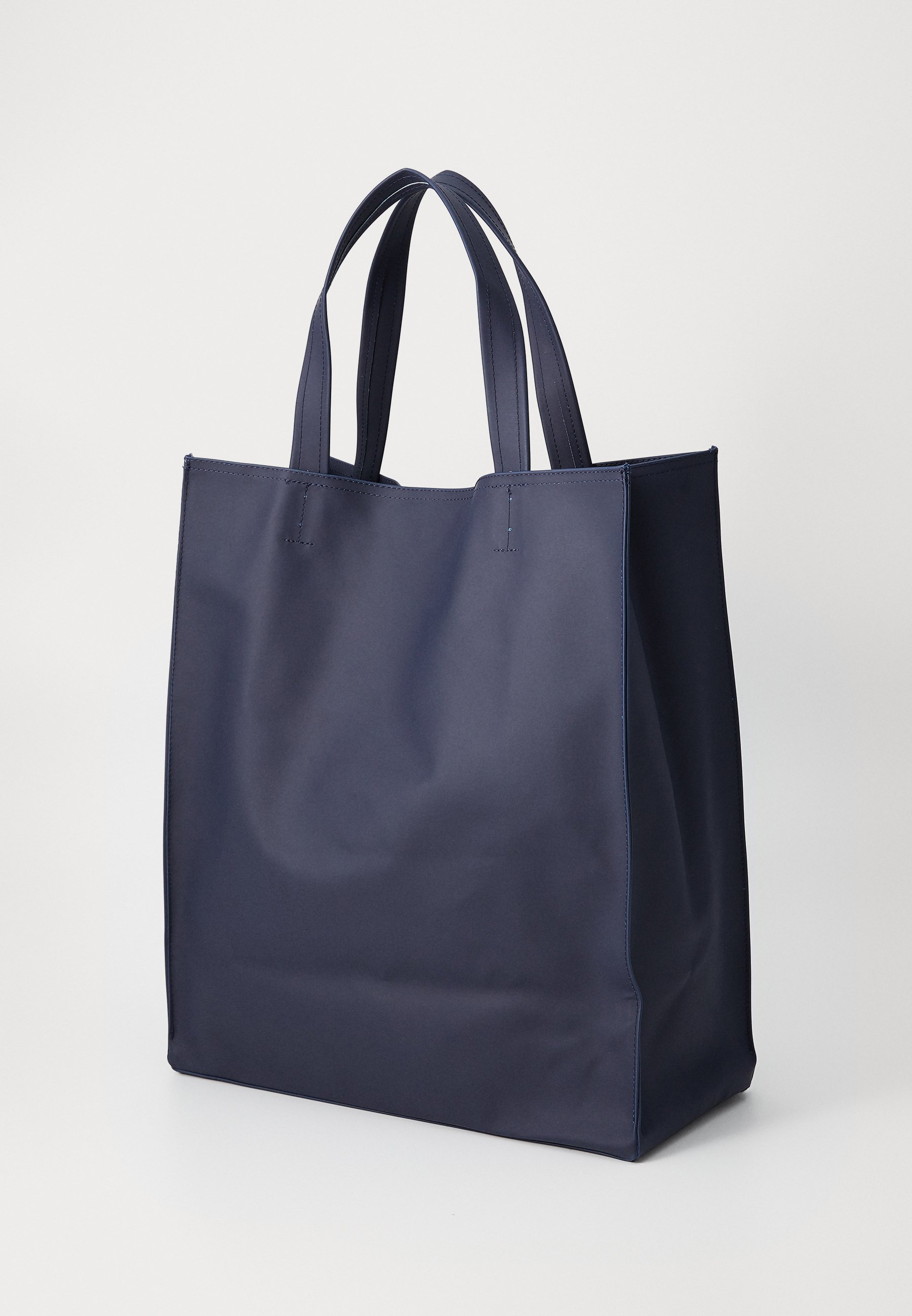 Stutterheim STUTTERHEIM X LYLE & SCOTT BAG UNISEX - Borsa tote - blu navy
