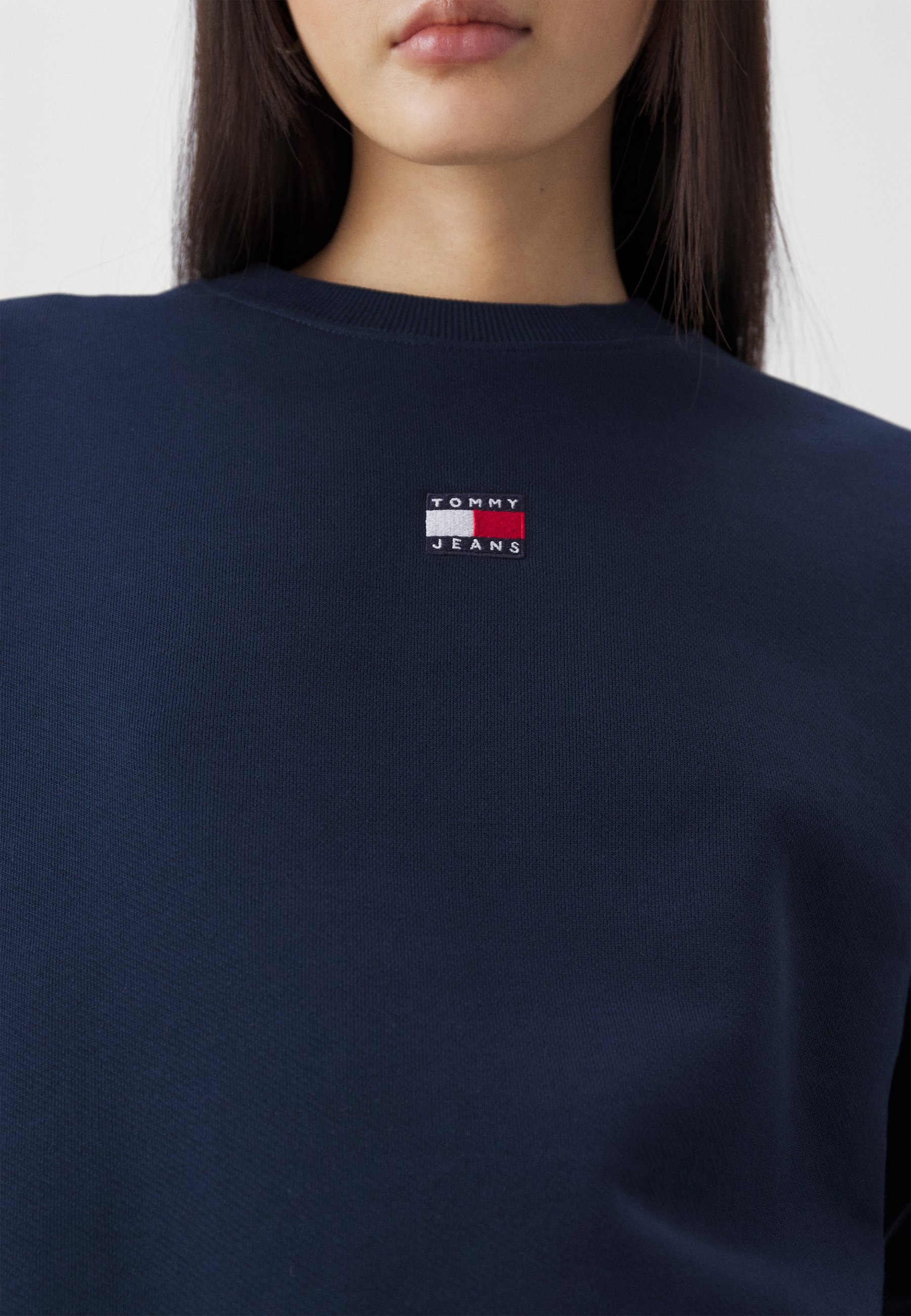 Sweat-shirt Tommy Jeans BADGE CREW EXT - bleu marine foncé