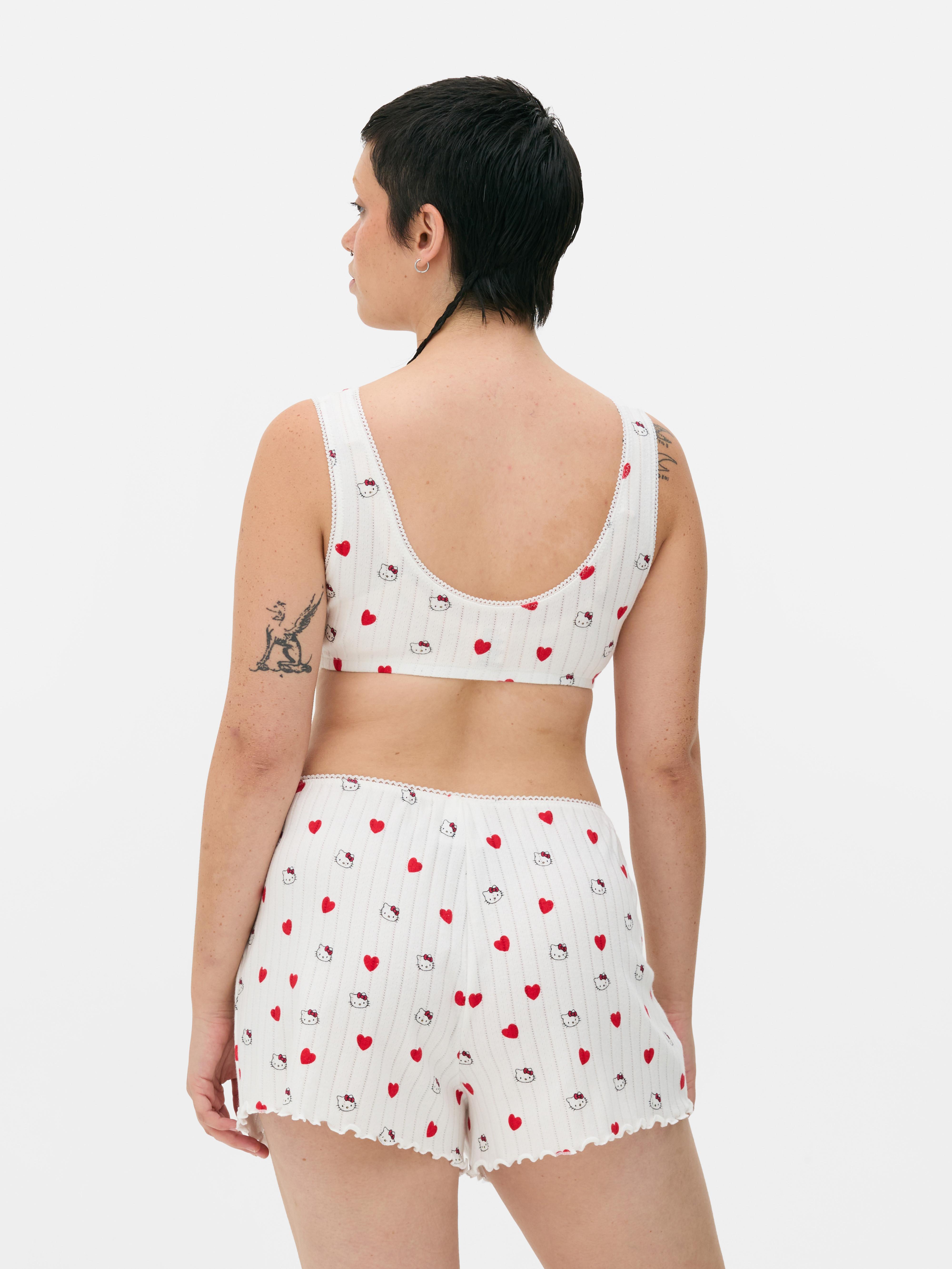 Hello Kitty Pyjamaoberteil mit Lochmuster Ein Hello Kitty Pyjamaoberteil mit U-Ausschnitt und kurzem Saum