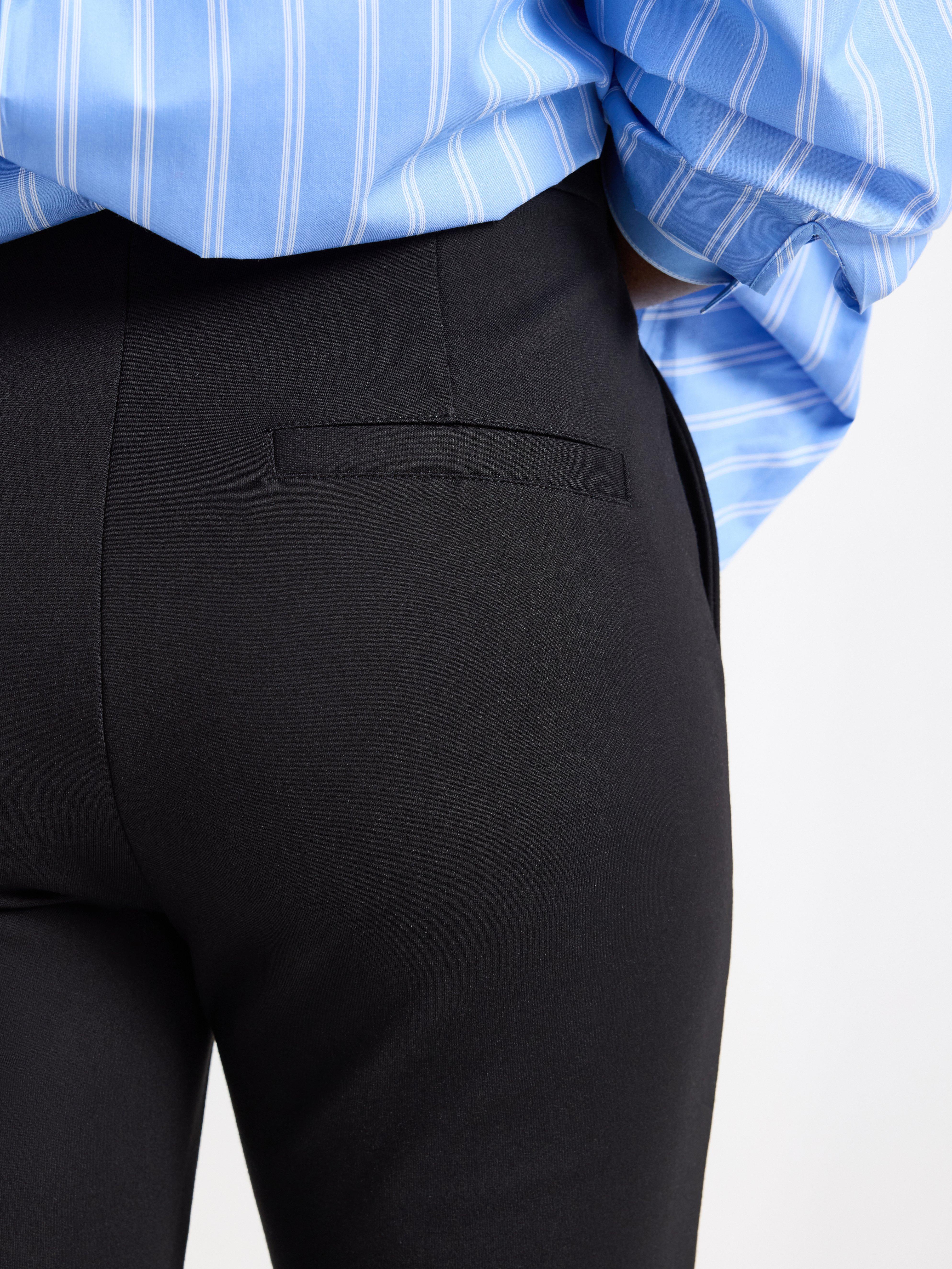 Calça cropped preta