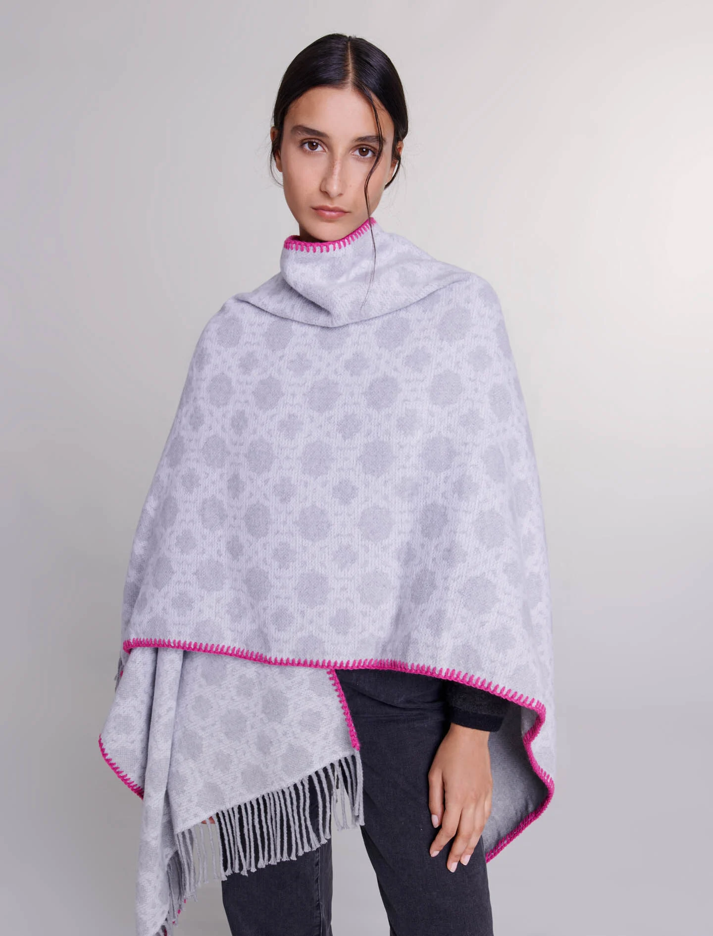 Poncho met monogram - Parelgrijs