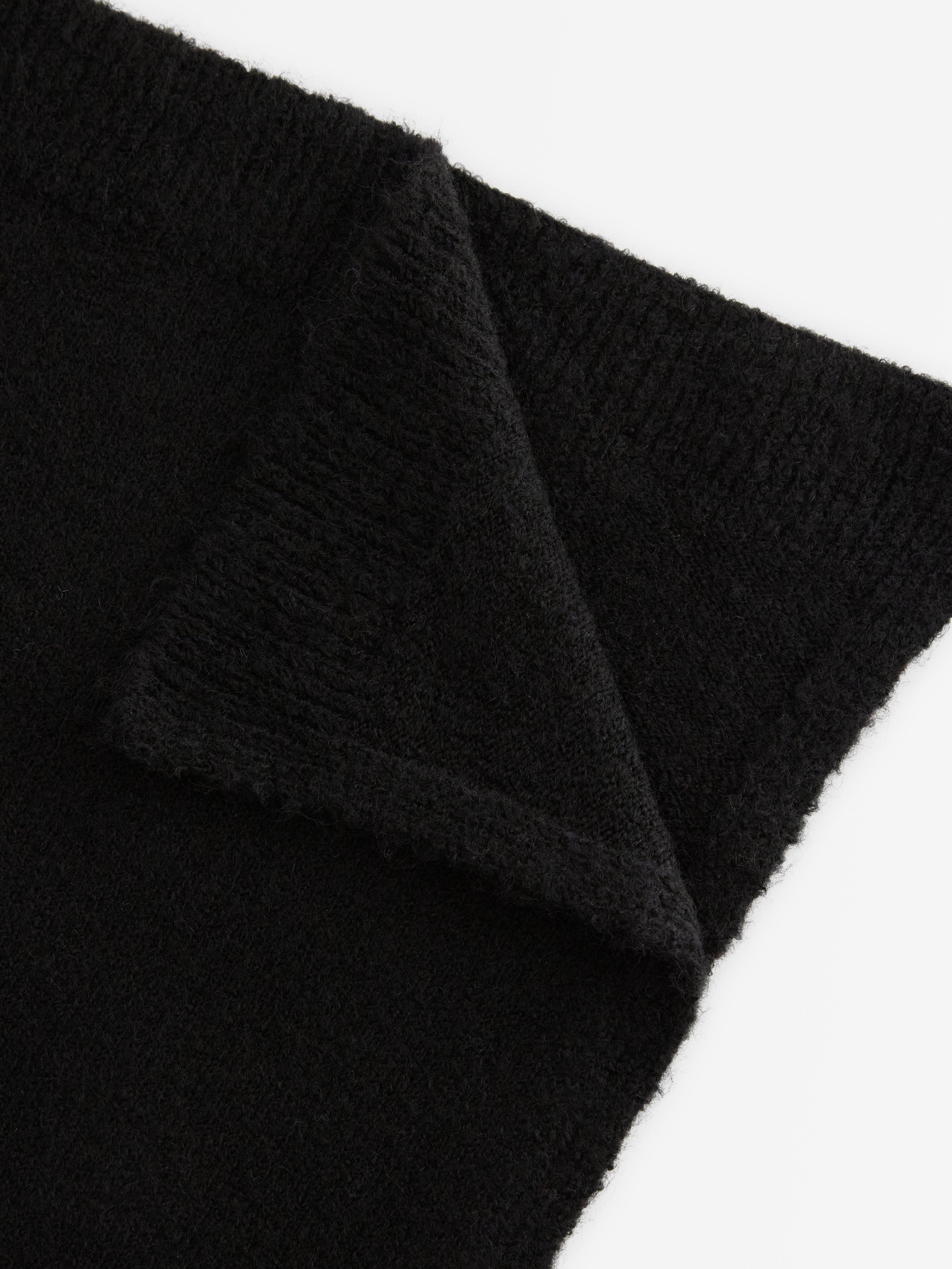 Écharpe tricotée noire