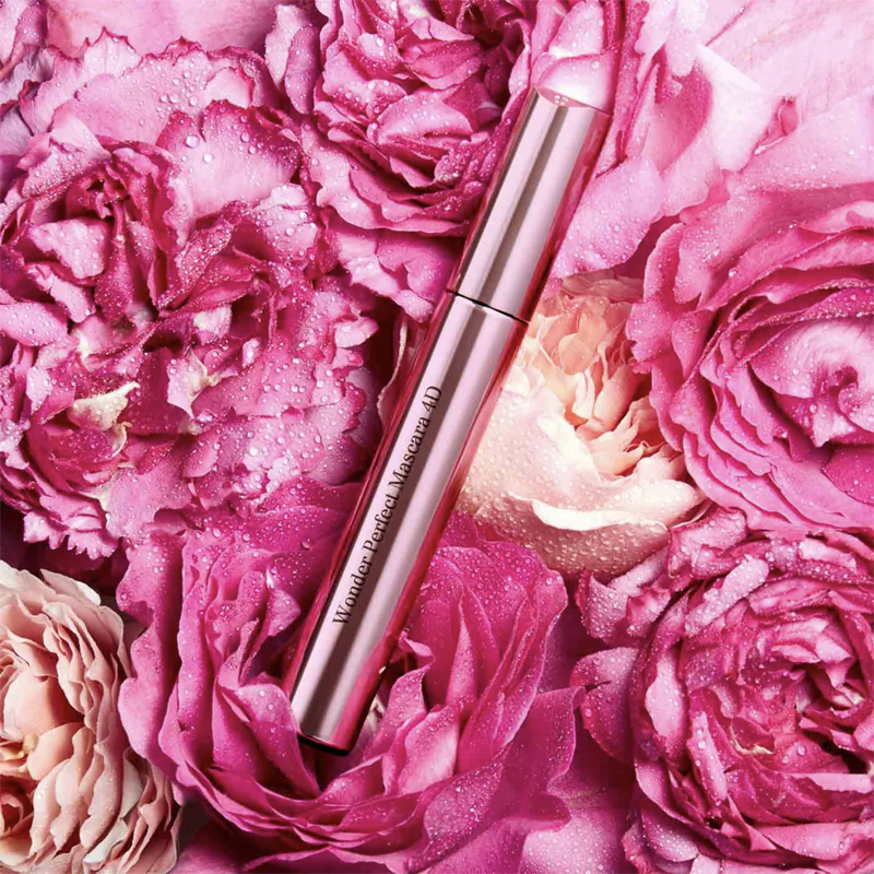 Máscara para cílios Clarins Wonder Perfect 4D: volumizadora e alongadora.