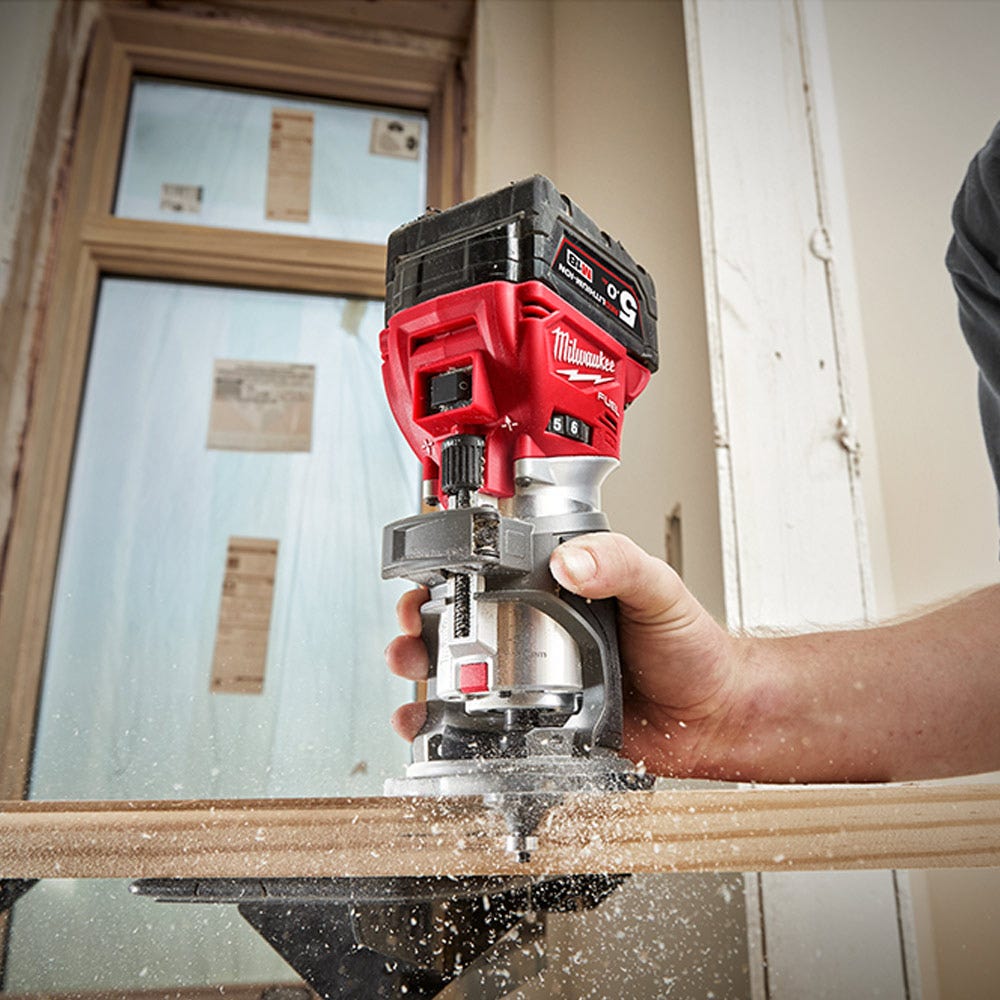 Aparador de laminado MILWAUKEE FUEL™ 18V M18FTR-0