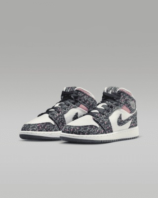 Air Jordan 1 Mid SE Older Kids' Shoes