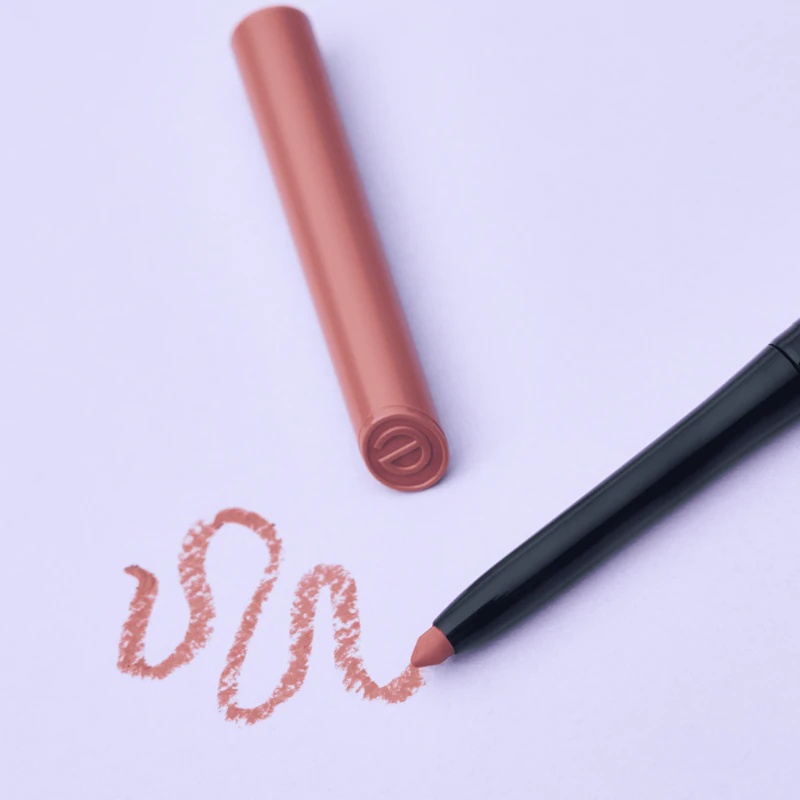 essence 8h Matte Comfort matēts lūpu zīmulis ar asināmo
