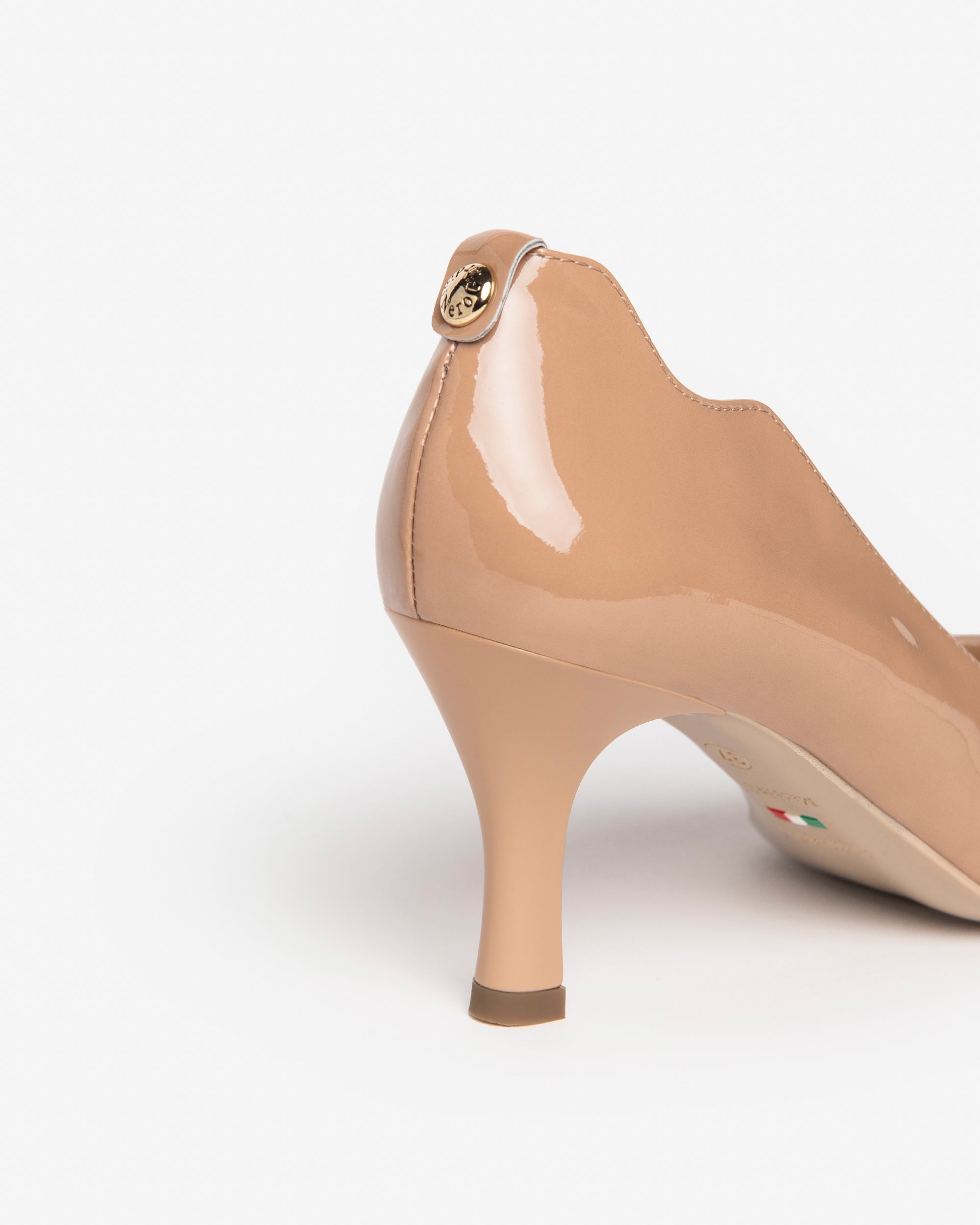  Damen-Pumps aus Lackleder