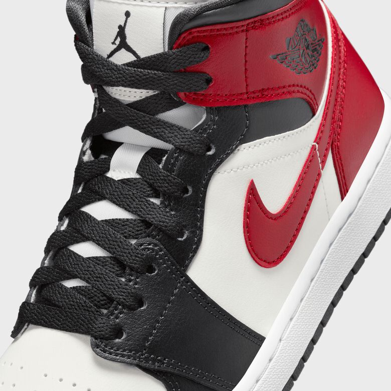 WMNS Air Jordan 1 Mid