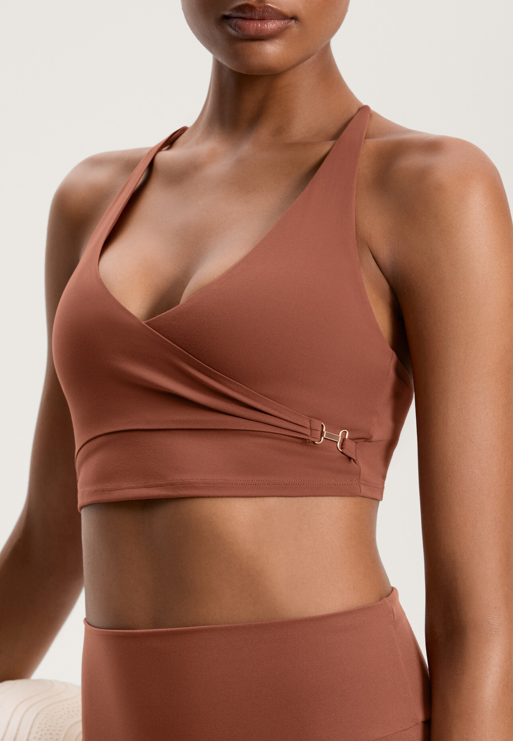OYSHO COMFORTLUX CROSSOVER - Sports-BH med lett støtte - mørkerød