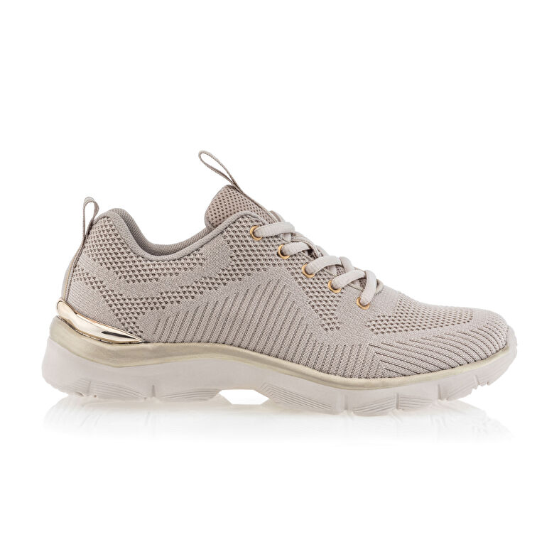 Zapatillas deportivas para mujer color beige.