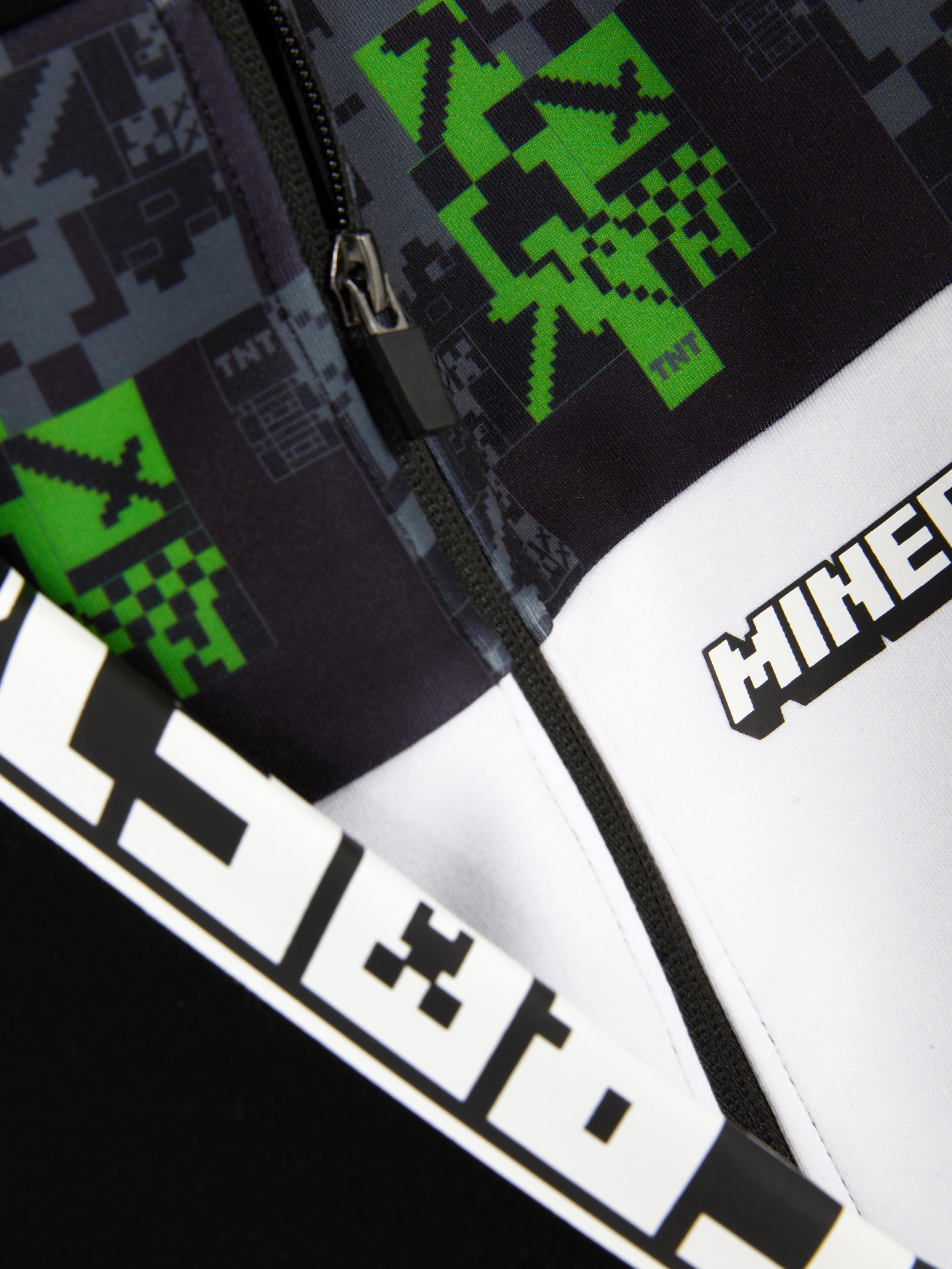 Φούτερ Minecraft με όρθιο γιακά. Φούτερ με στάμπα Minecraft, όρθιο γιακά, φερμουάρ μπροστά και ριμπ μανσέτες.