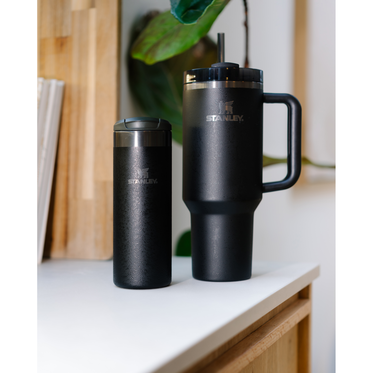 Láhev na vodu/termoska Stanley 1,18 l – hrnek THE QUENCHER H2.0 FLOWSTATE™ – 1 kus