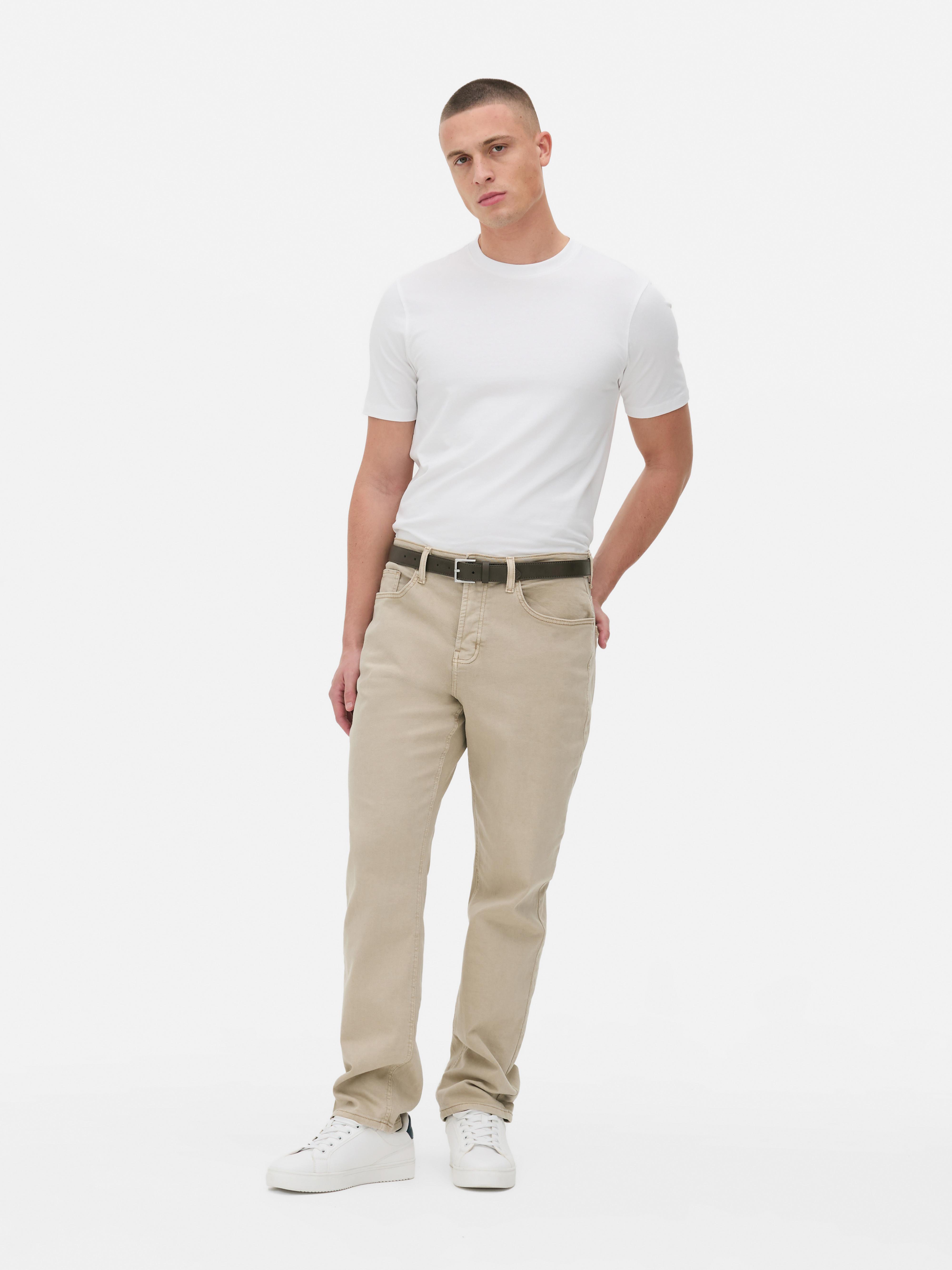 Gerade geschnittene Stretch-Jeans mit verdecktem Reißverschluss und fünf Taschen.