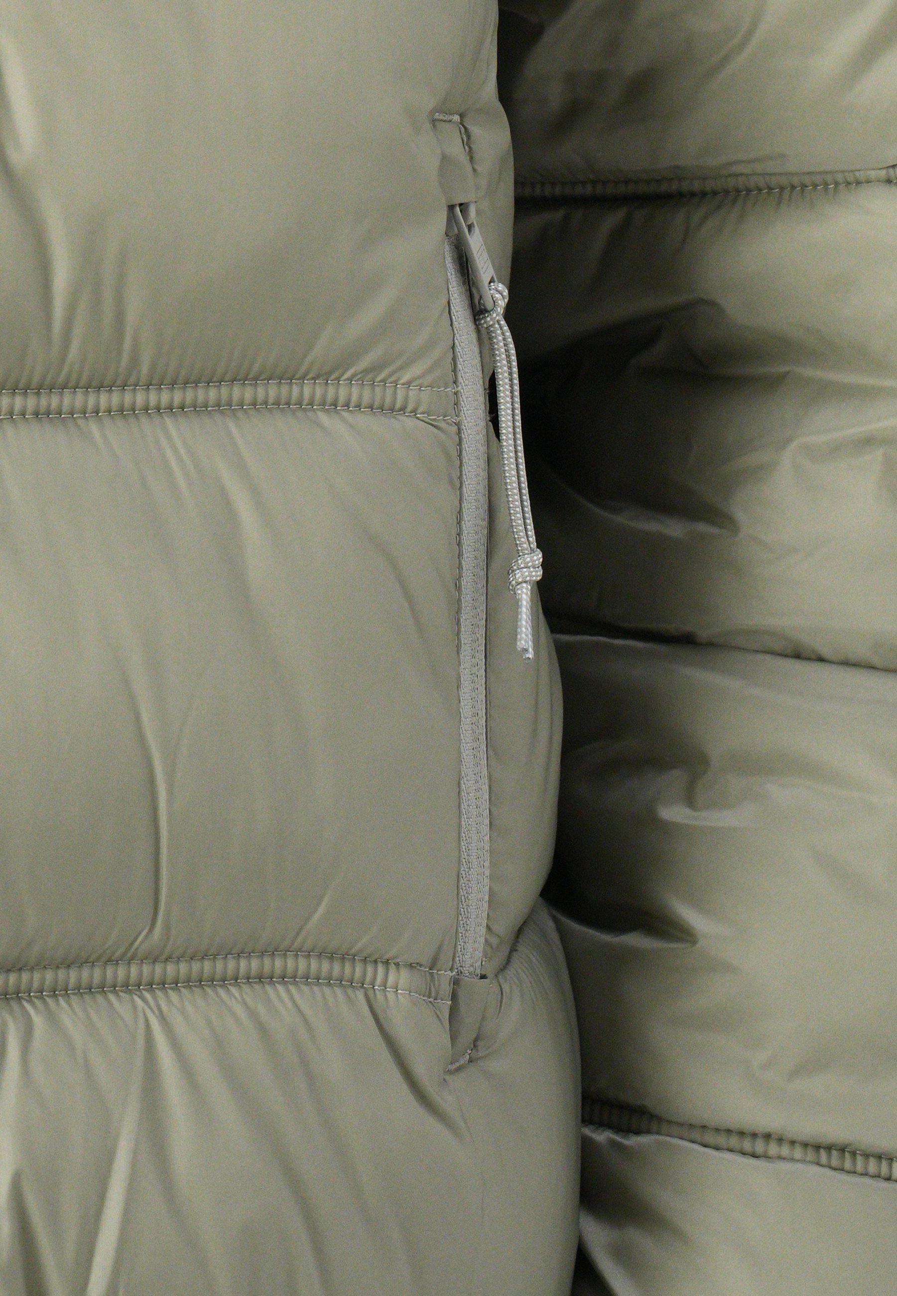 Tommy Jeans gewatteerde jas met capuchon en logo - Winterjas - utility sage