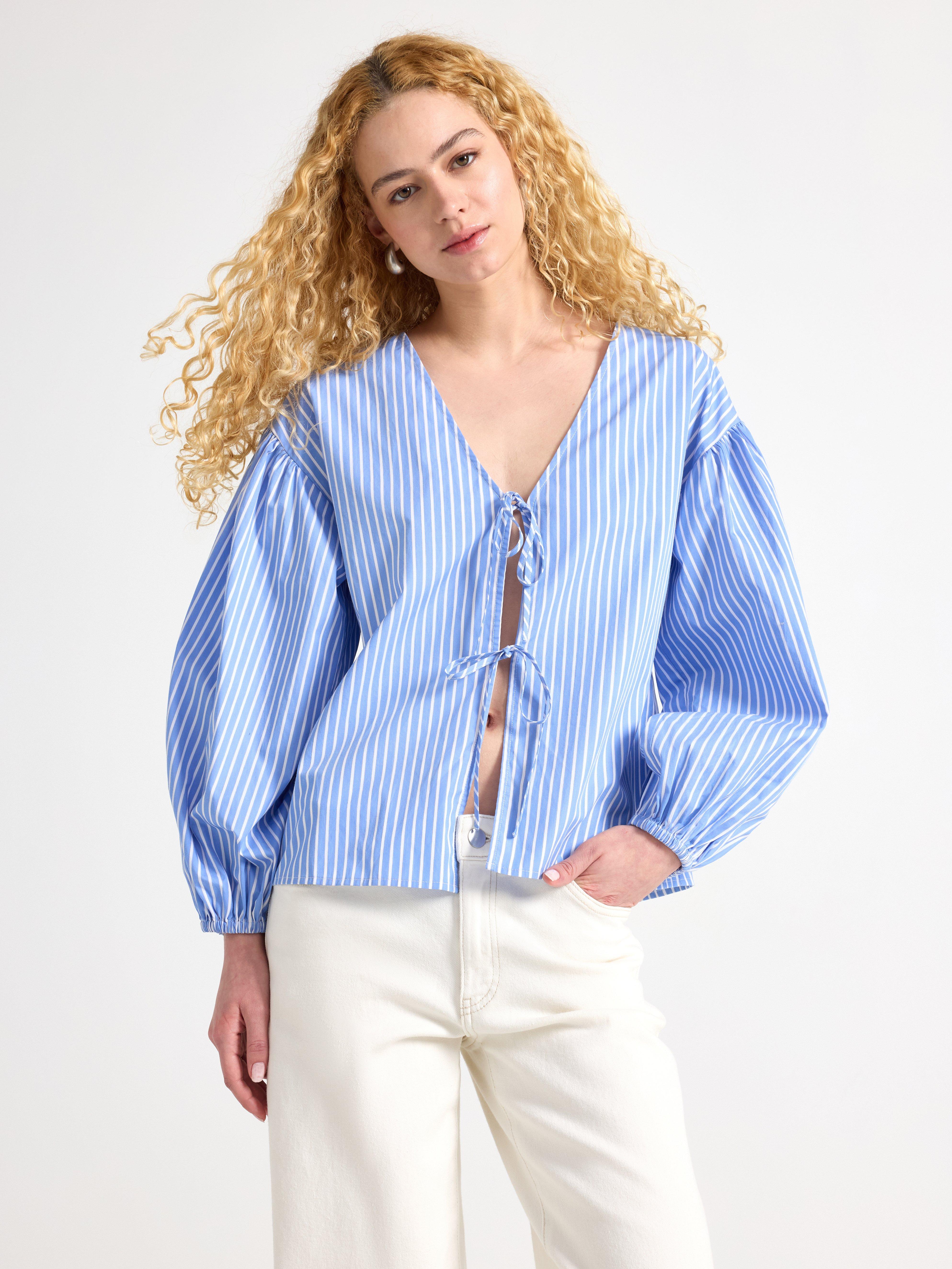 Blusa azul de manga larga