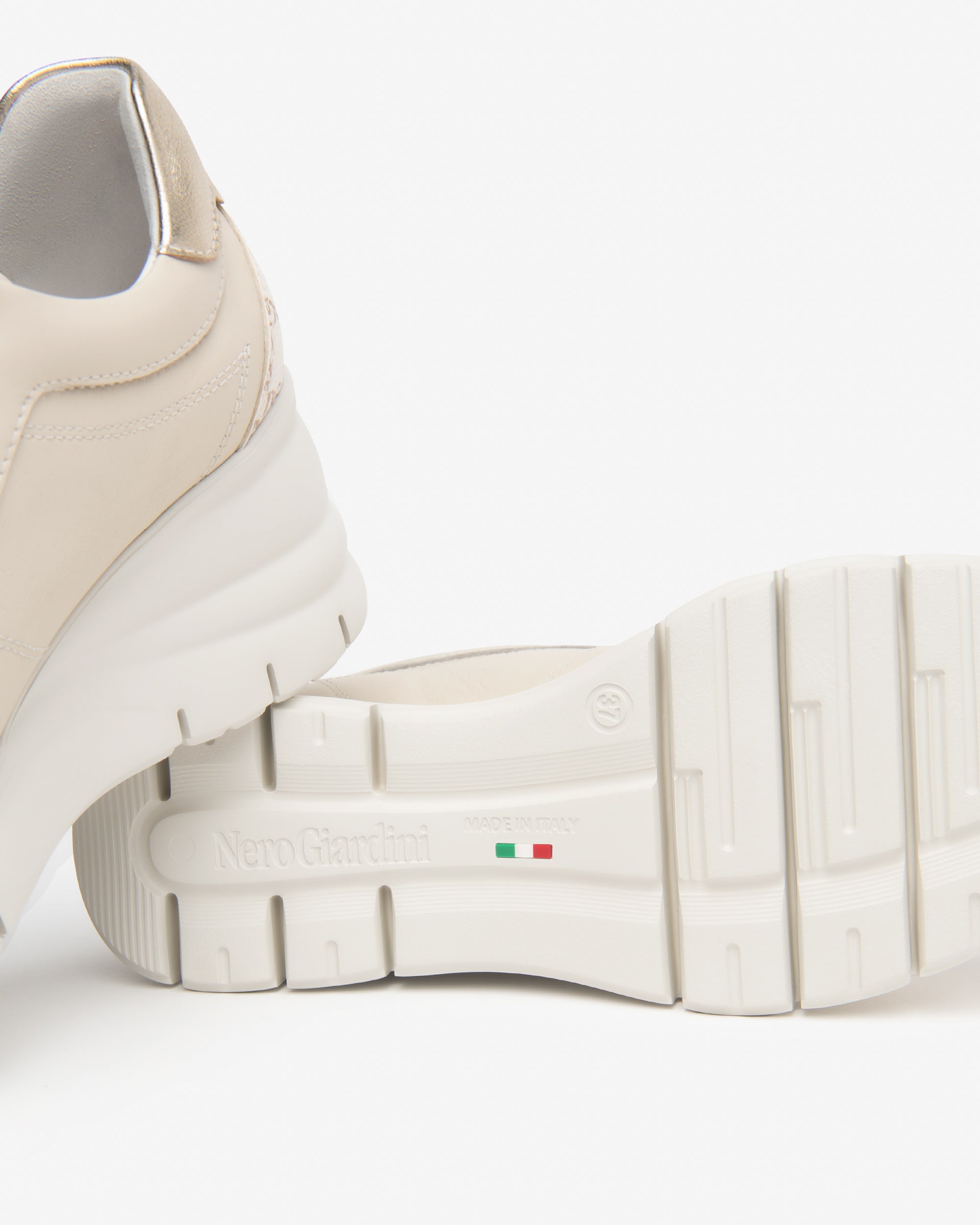  Damen-Sneaker aus Leder und Funktionsmaterial