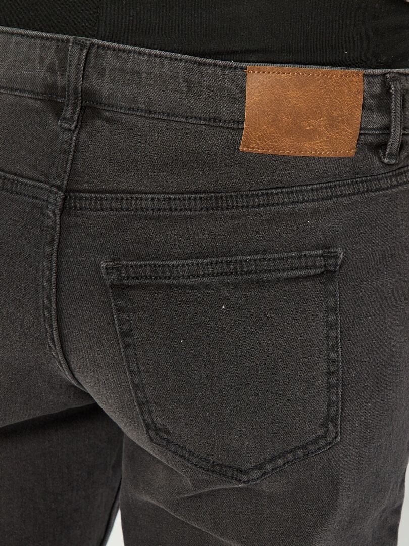 Calça jeans de maternidade elástica estilo mom jeans - PRETA