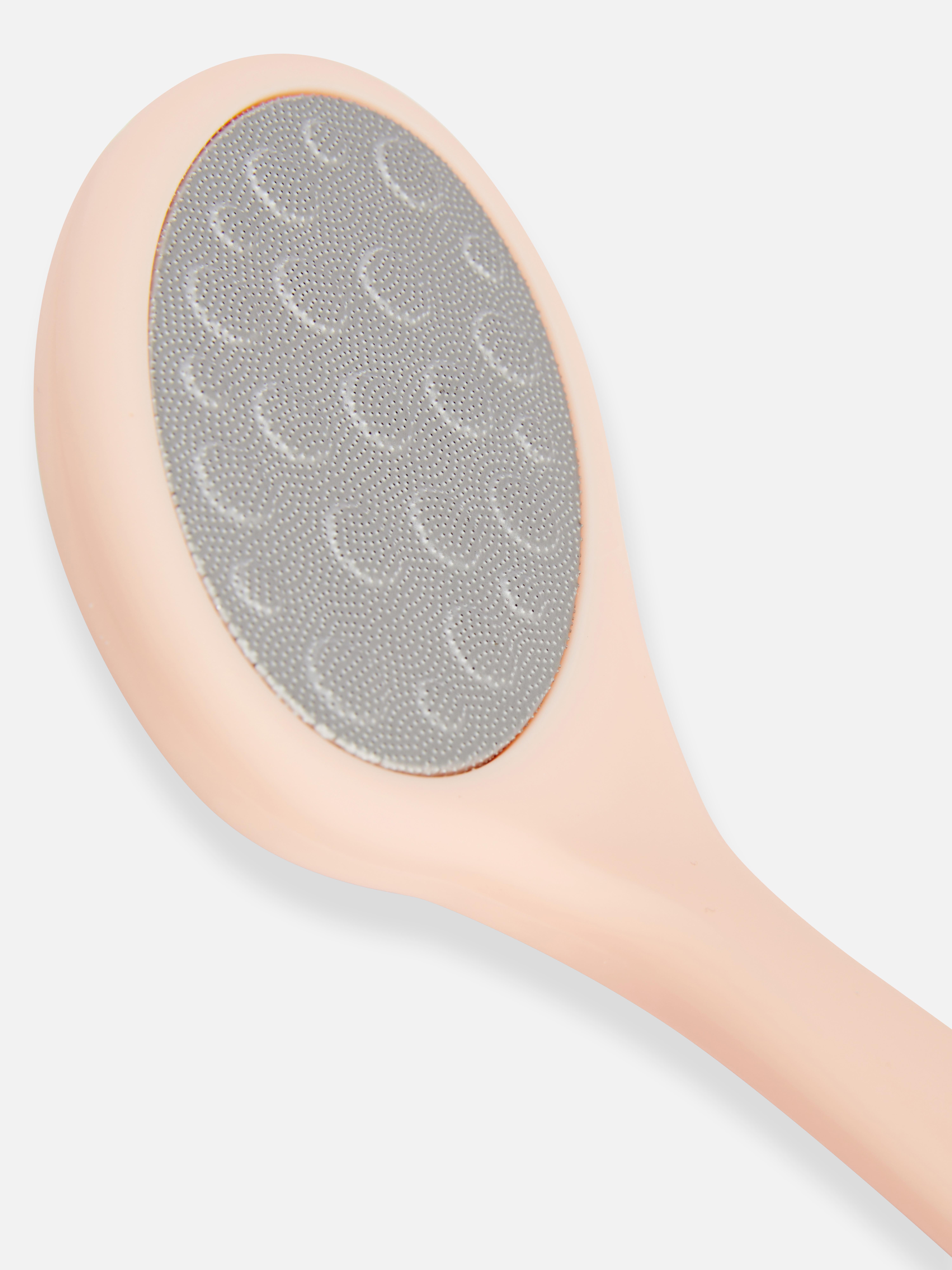 Pilă de picioare unghiulară O pilă de picioare unghiulară, roz pastel, cu formă ergonomică